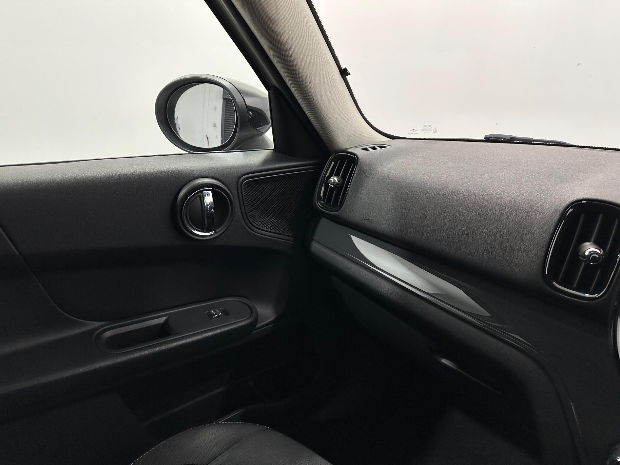 Mini Countryman view 28