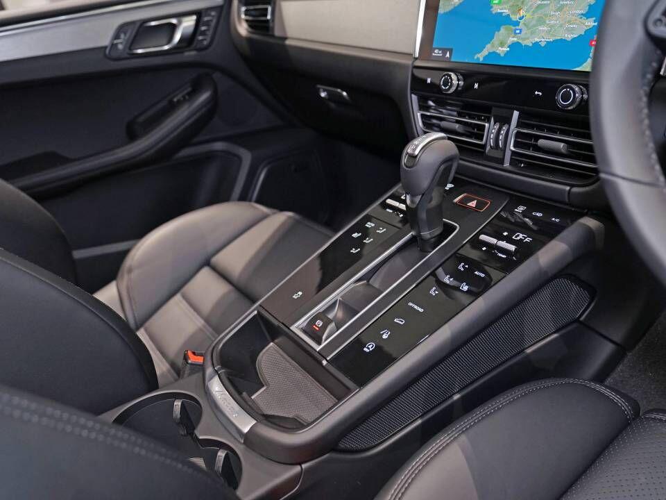 Porsche Macan view 27