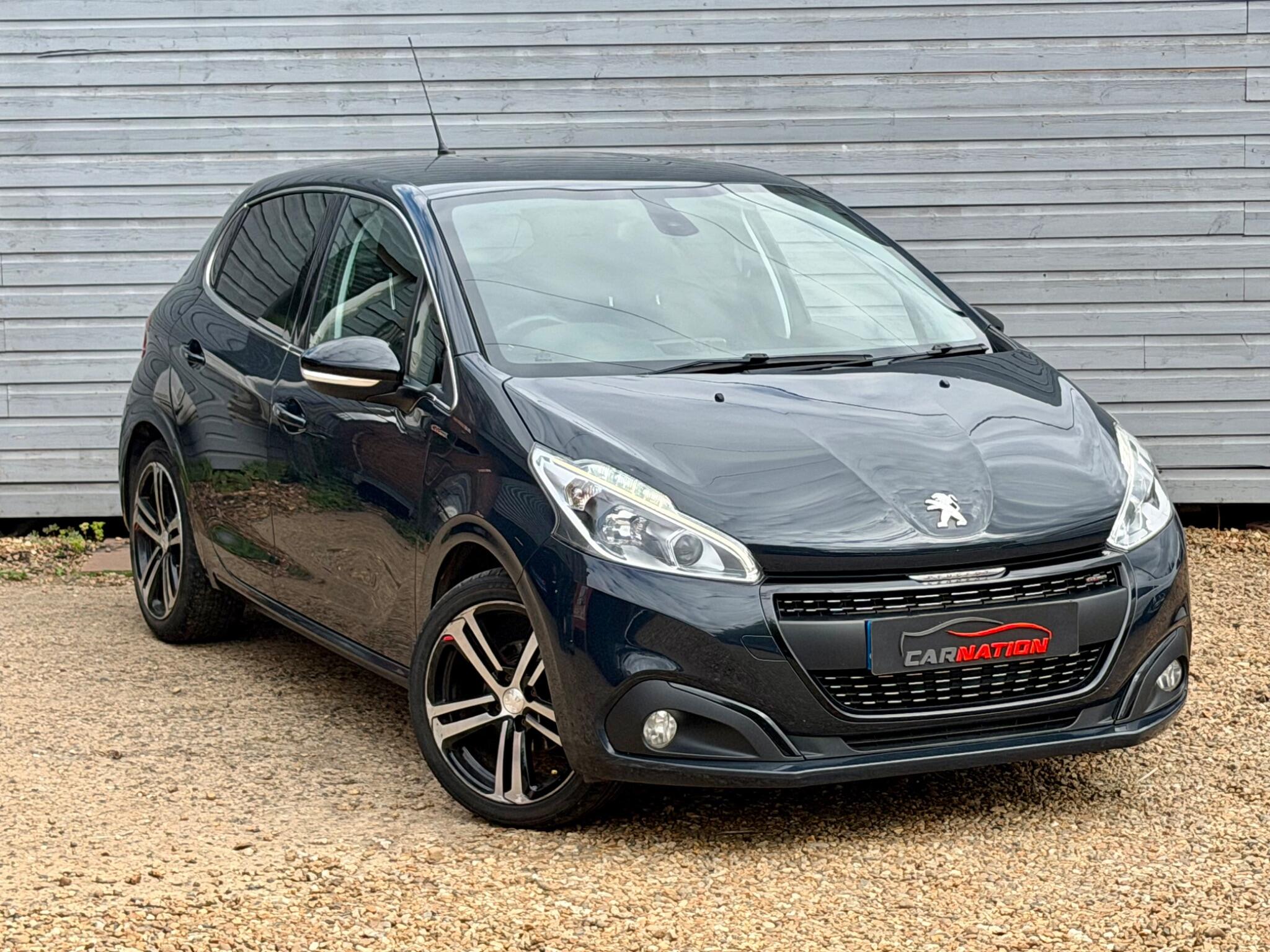 Peugeot 208 view 2