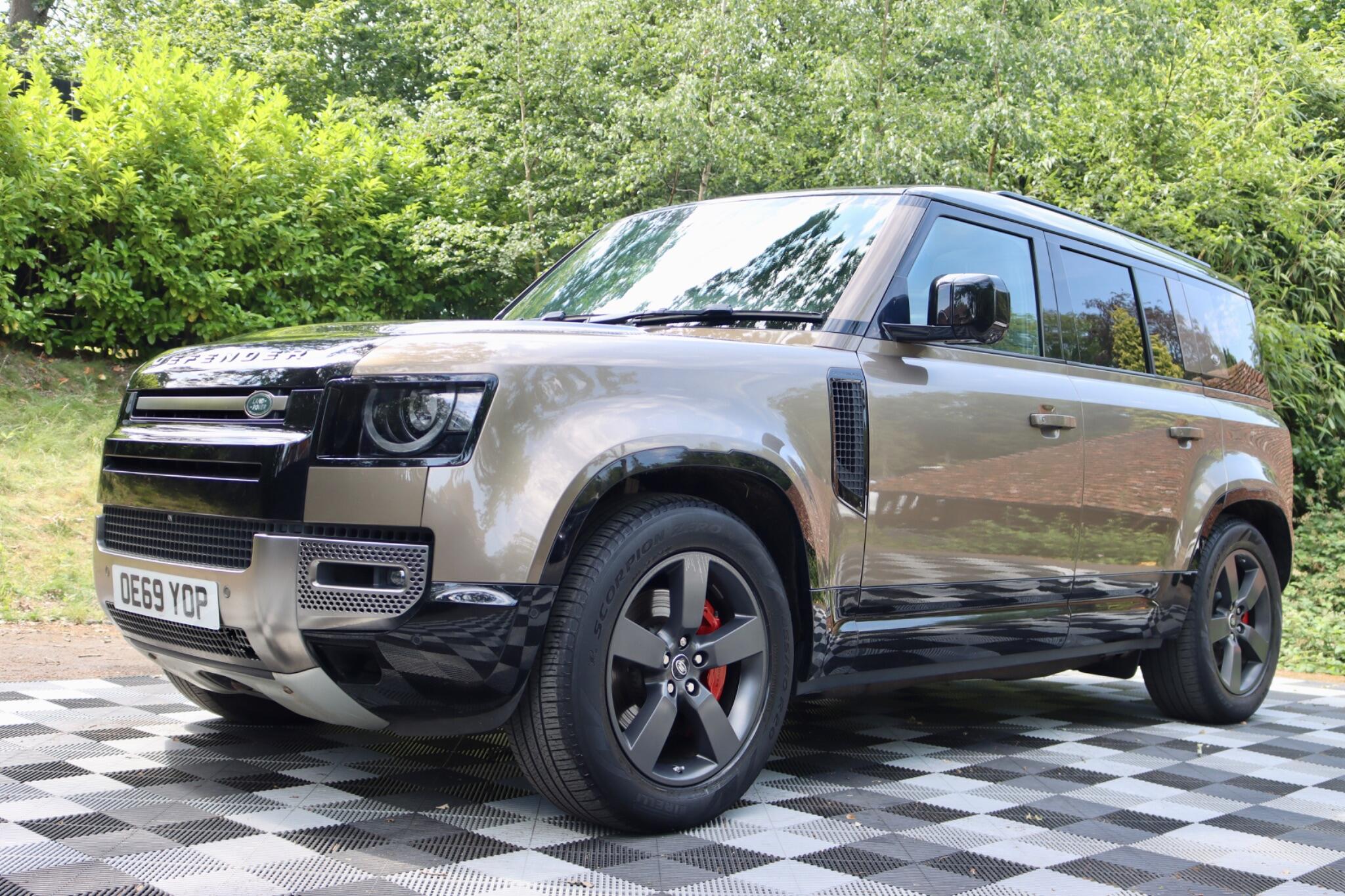 Land Rover Defender view 14