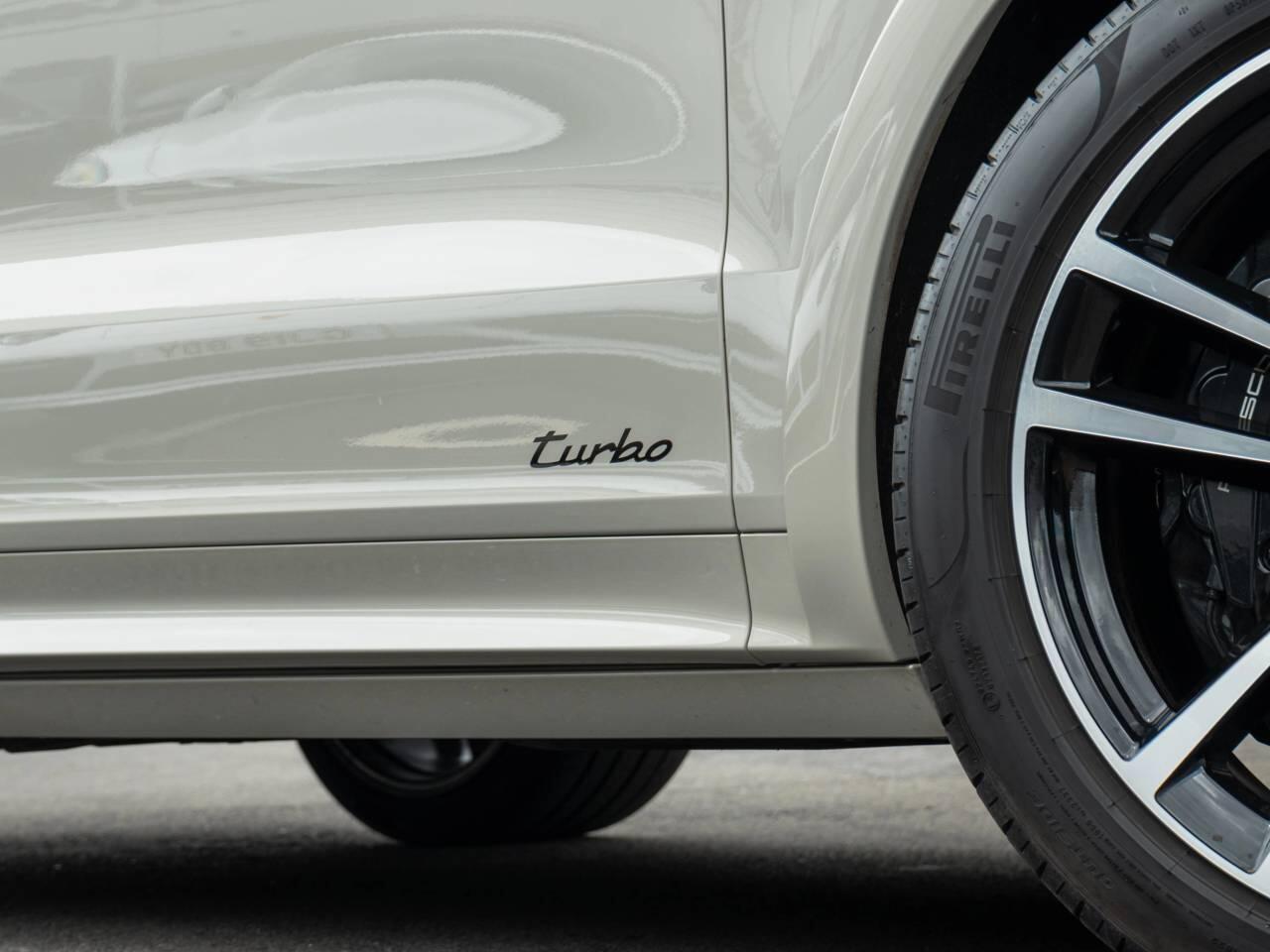 Porsche Cayenne view 16