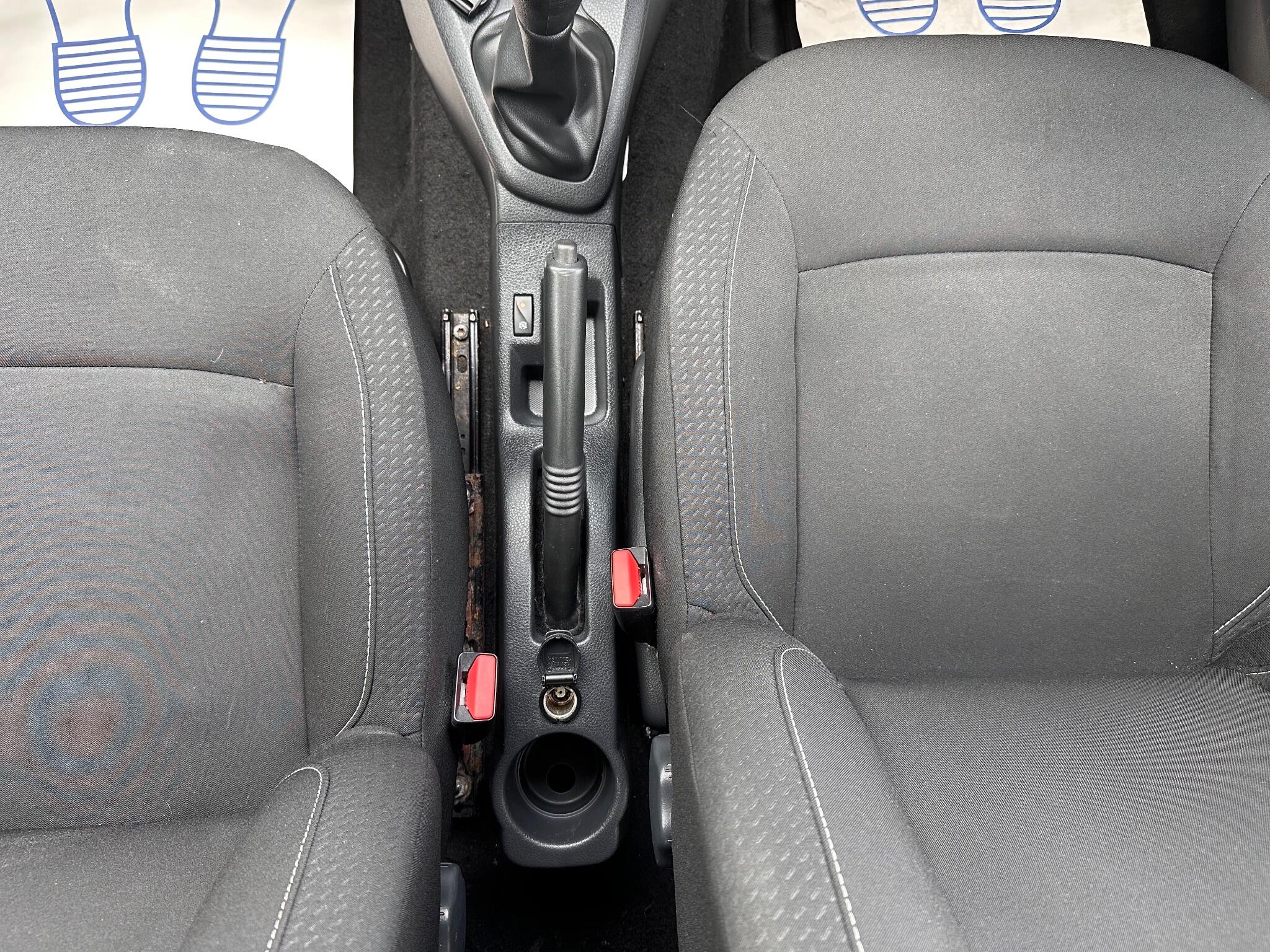Dacia Sandero view 37