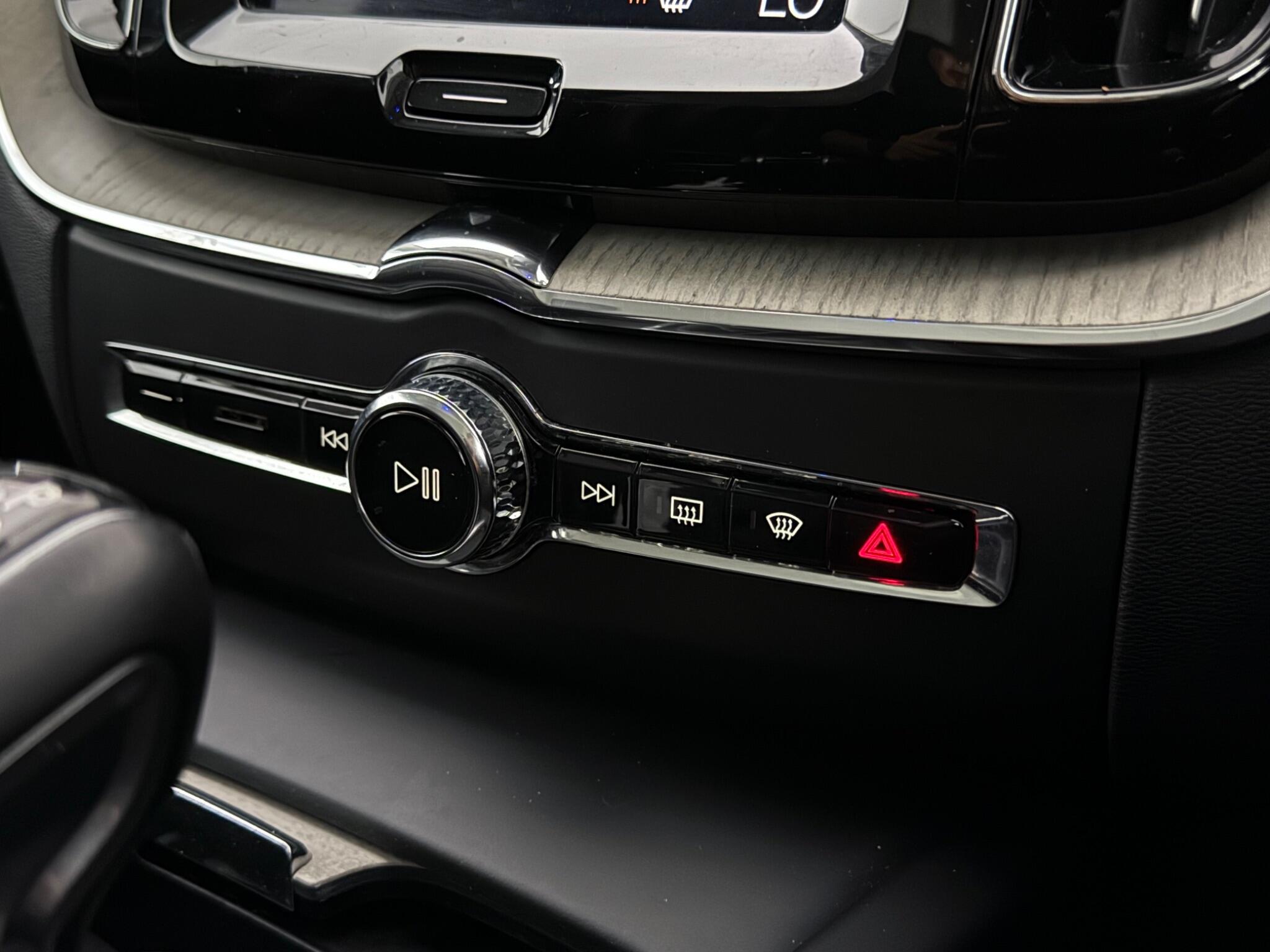 Volvo XC60 view 25