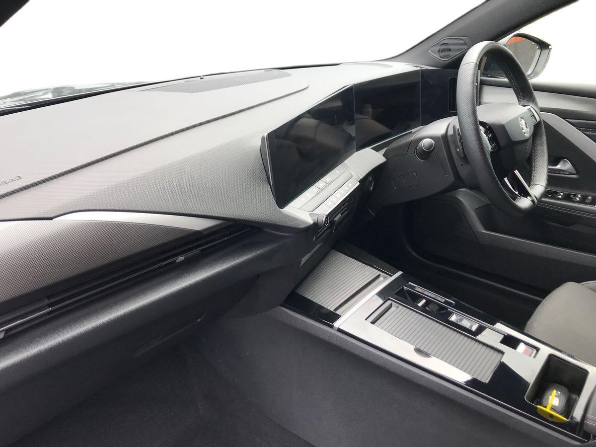 Vauxhall Astra view 5
