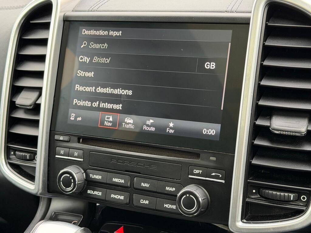 Porsche Cayenne view 37