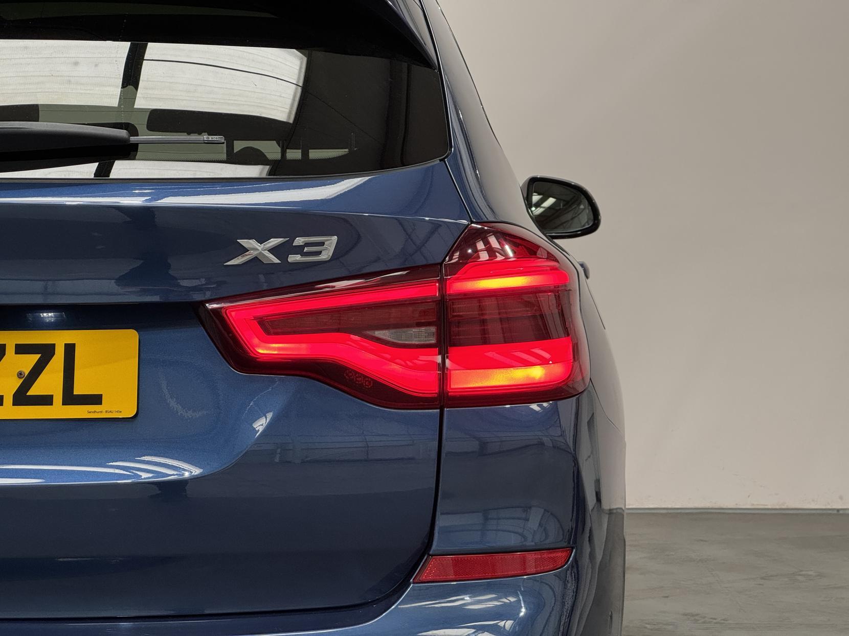 BMW X3 view 14