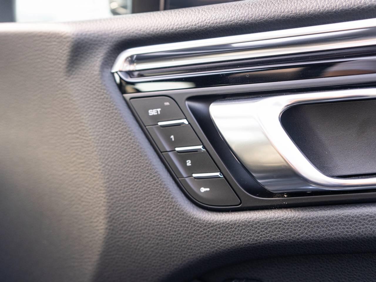 Porsche Macan view 26