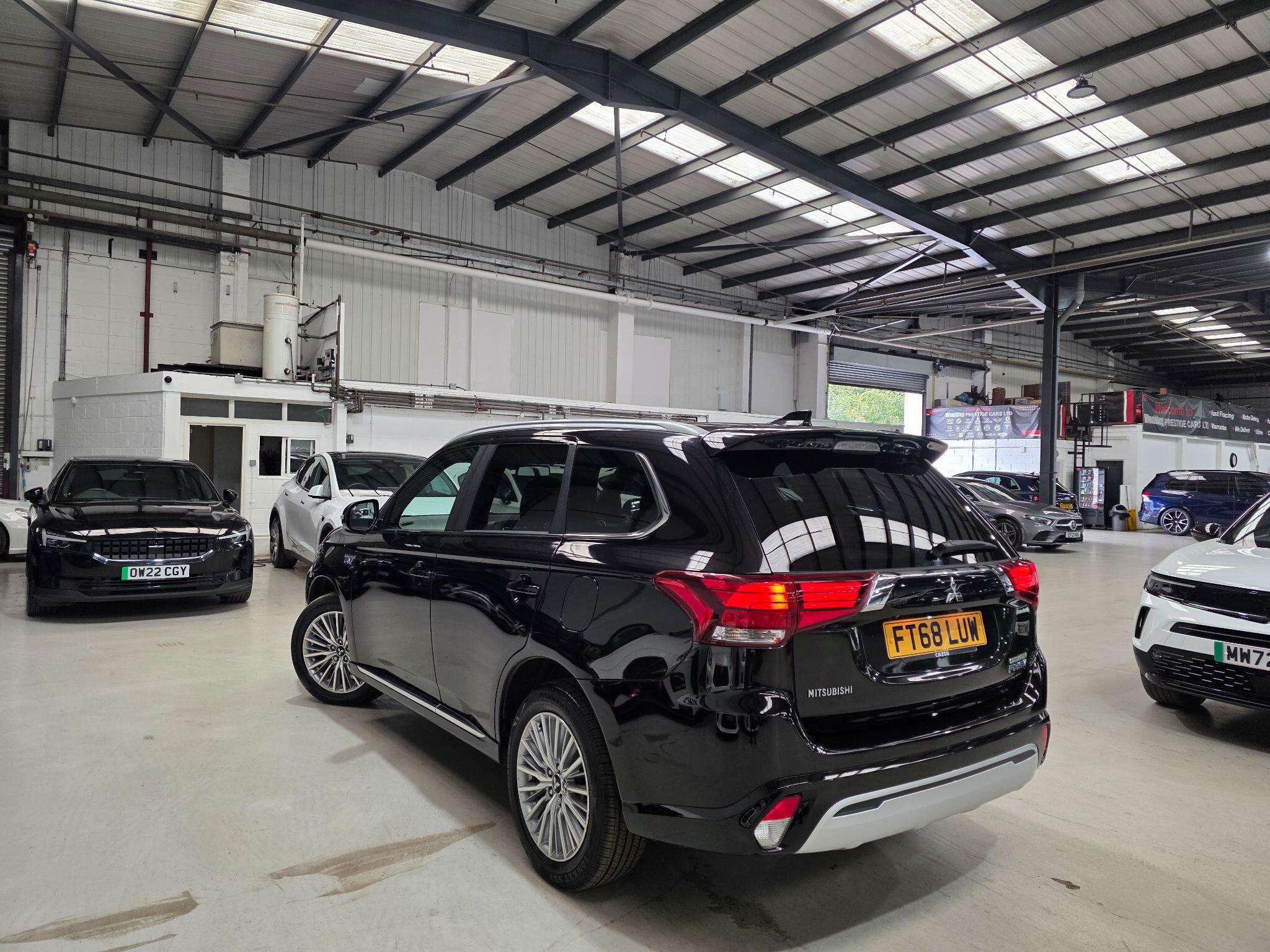 Mitsubishi Outlander view 27