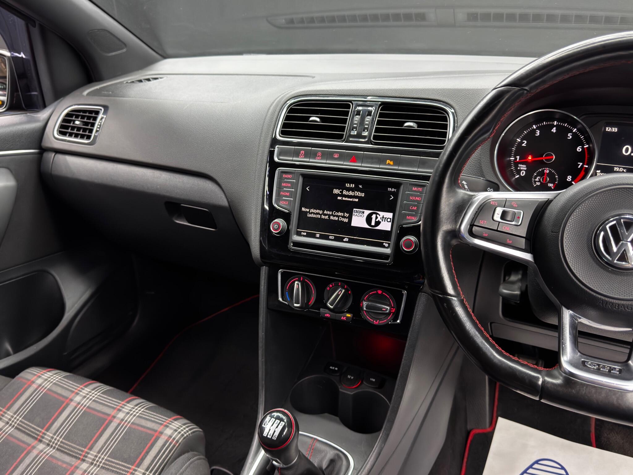Volkswagen Polo view 22