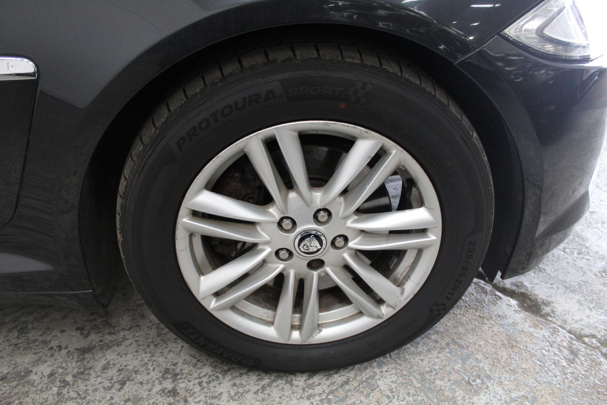 Jaguar XF view 57