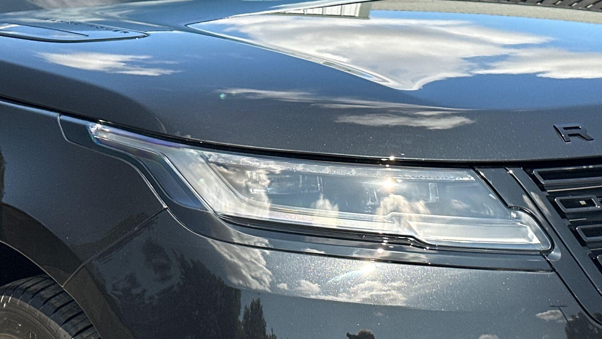 Land Rover Range Rover Velar view 18