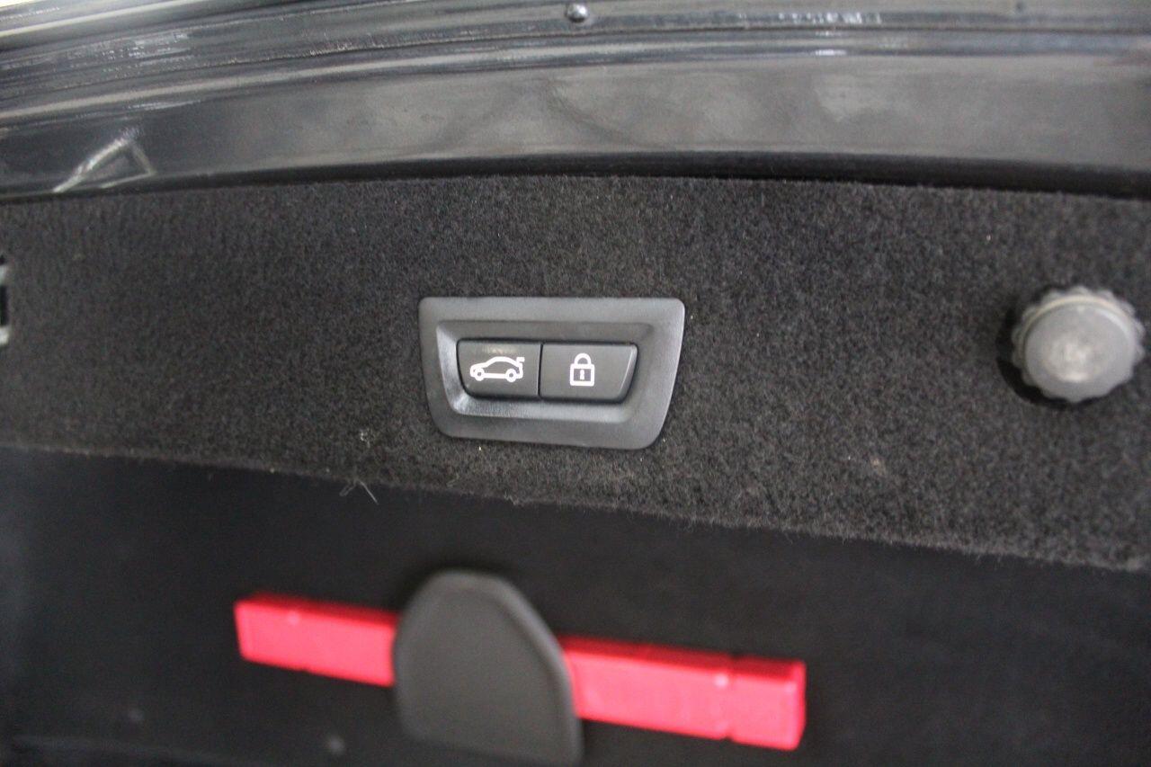 BMW 7 Series view 25