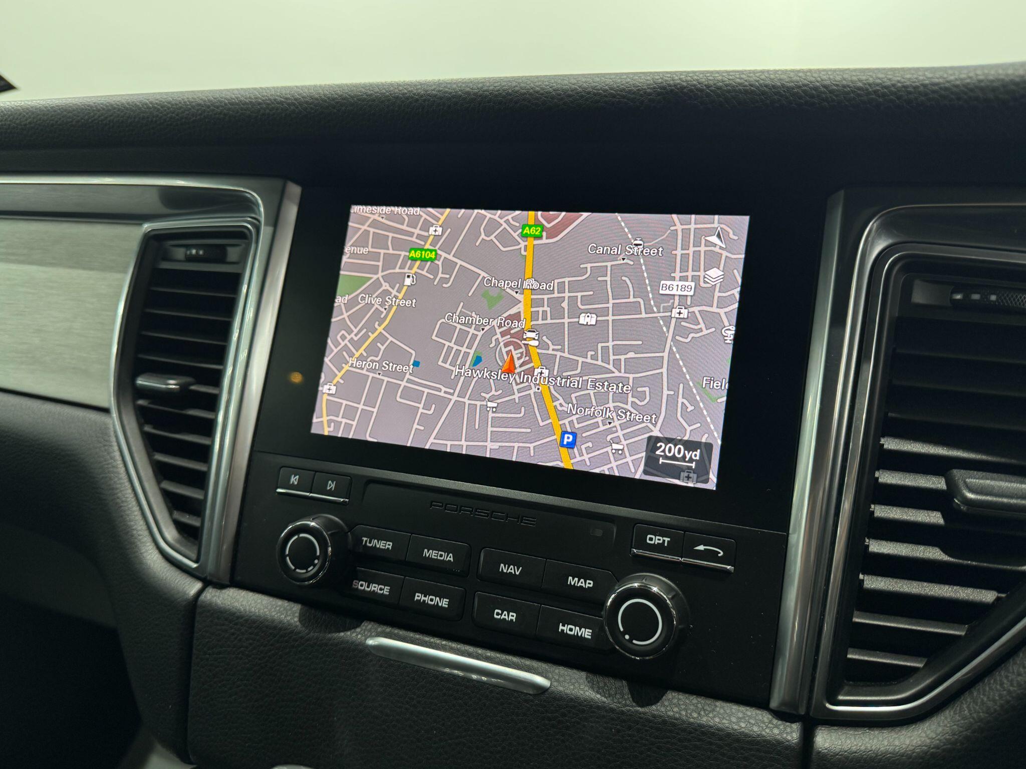 Porsche Macan view 40