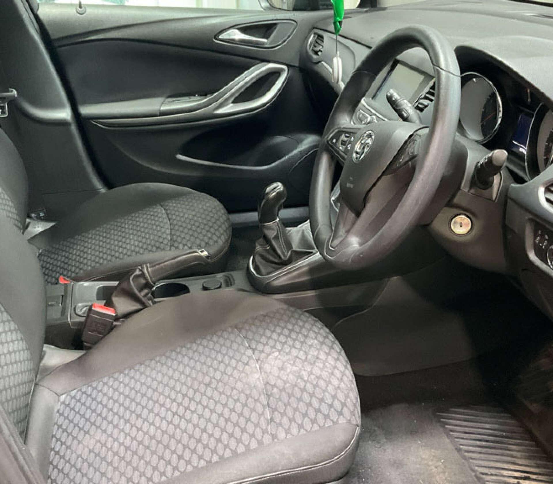 Vauxhall Astra view 4