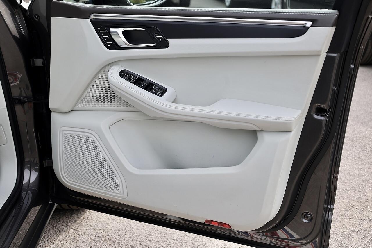 Porsche Macan view 30