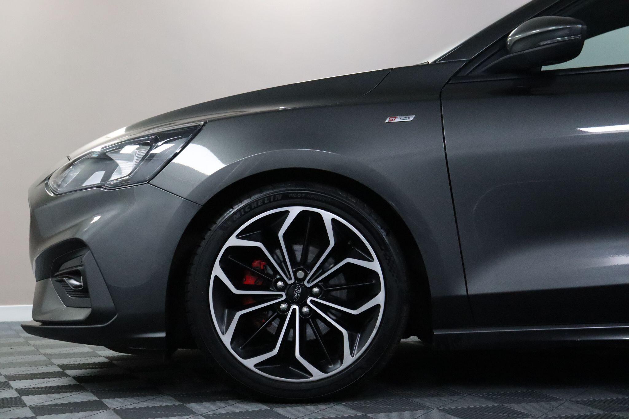 Ford Focus view 27