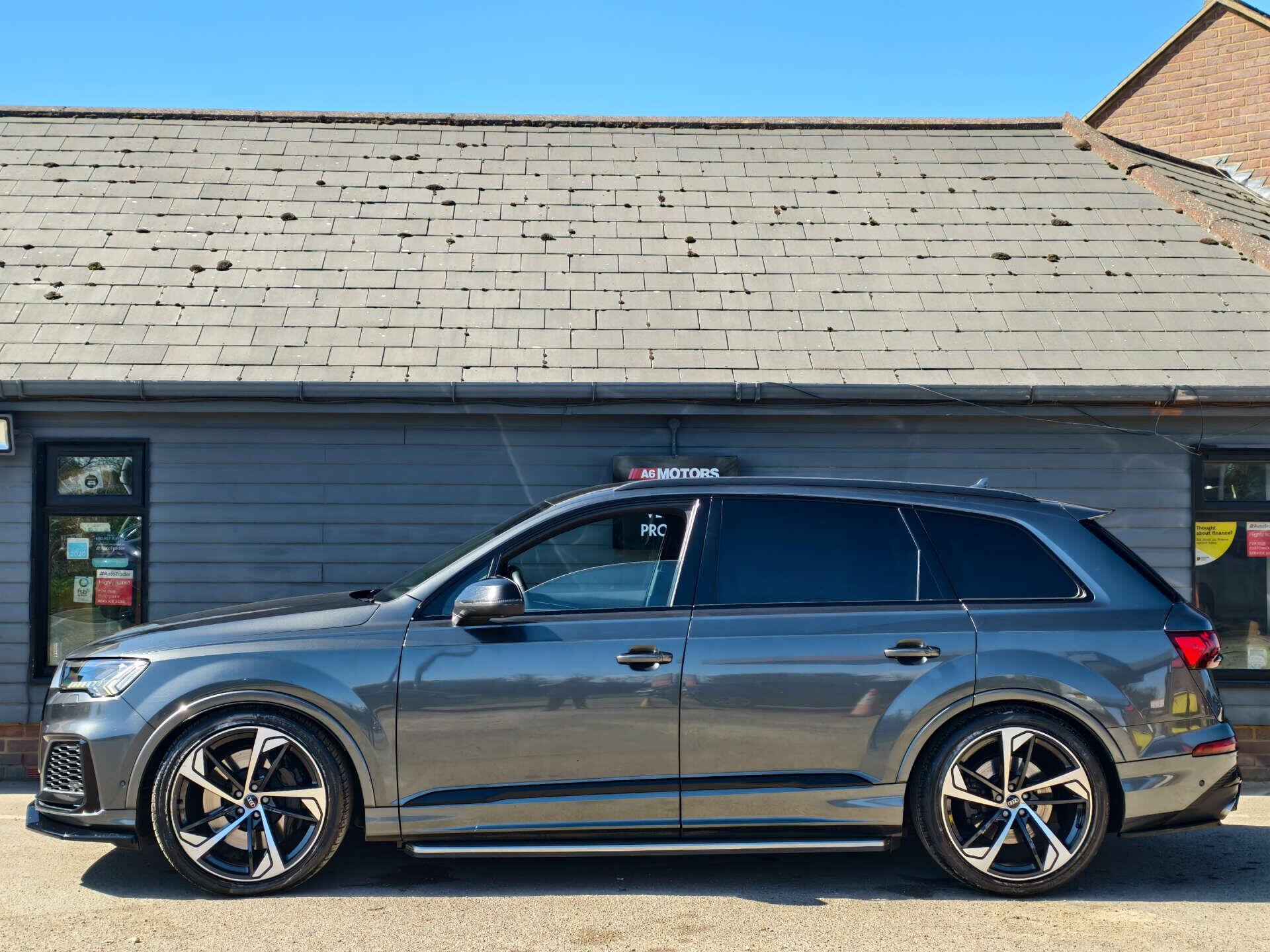 Audi SQ7 view 18
