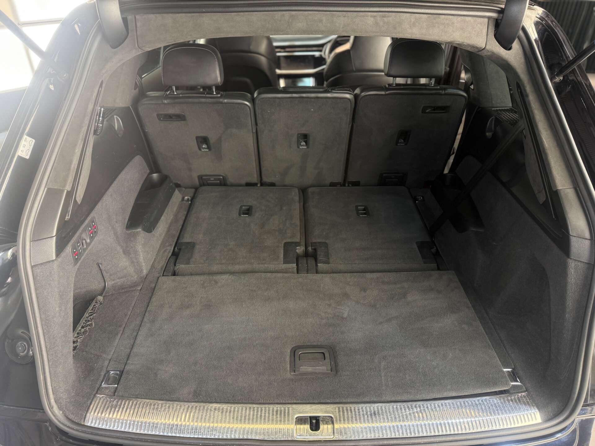Audi SQ7 view 17