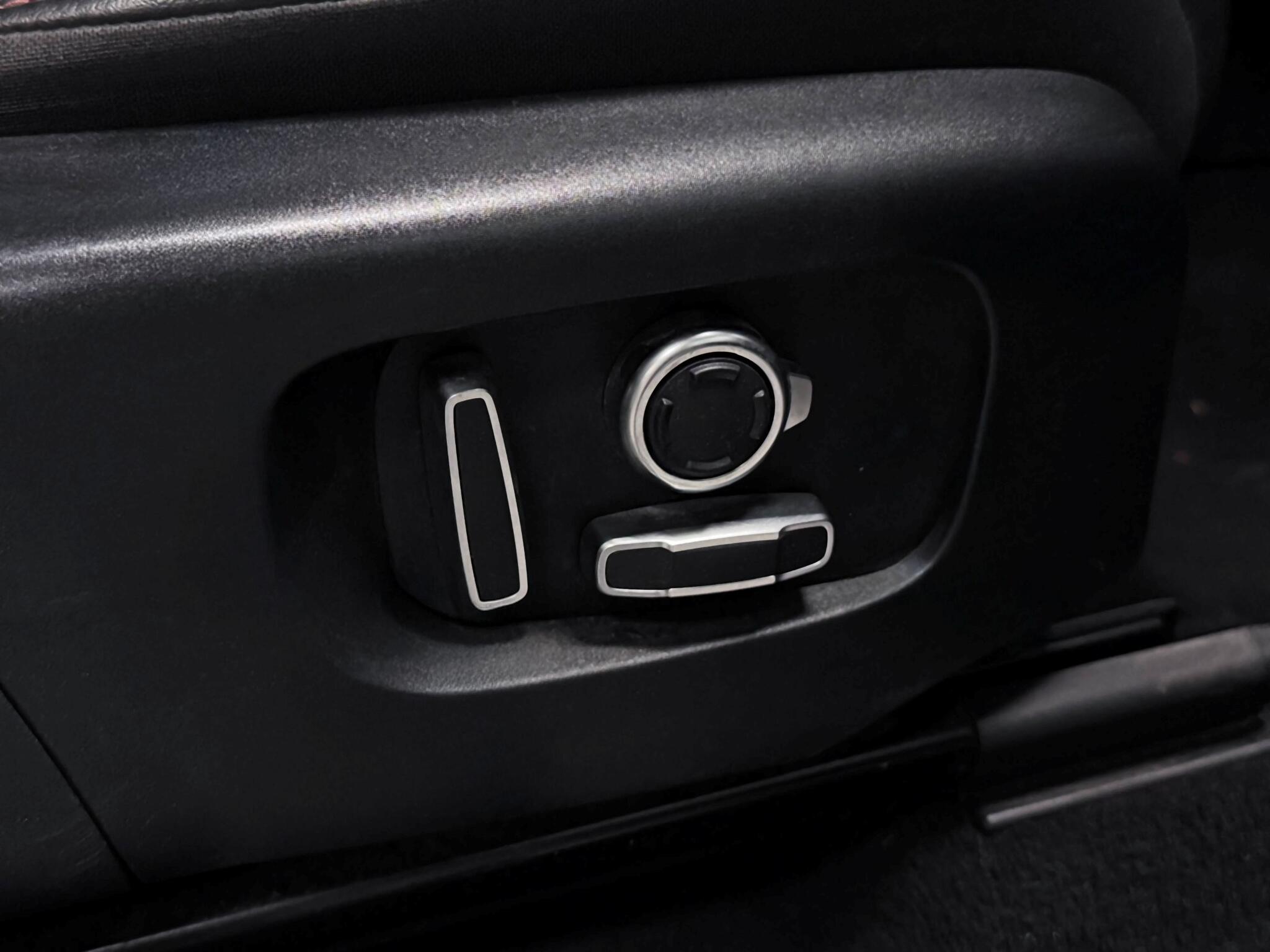 Land Rover Discovery Sport view 26