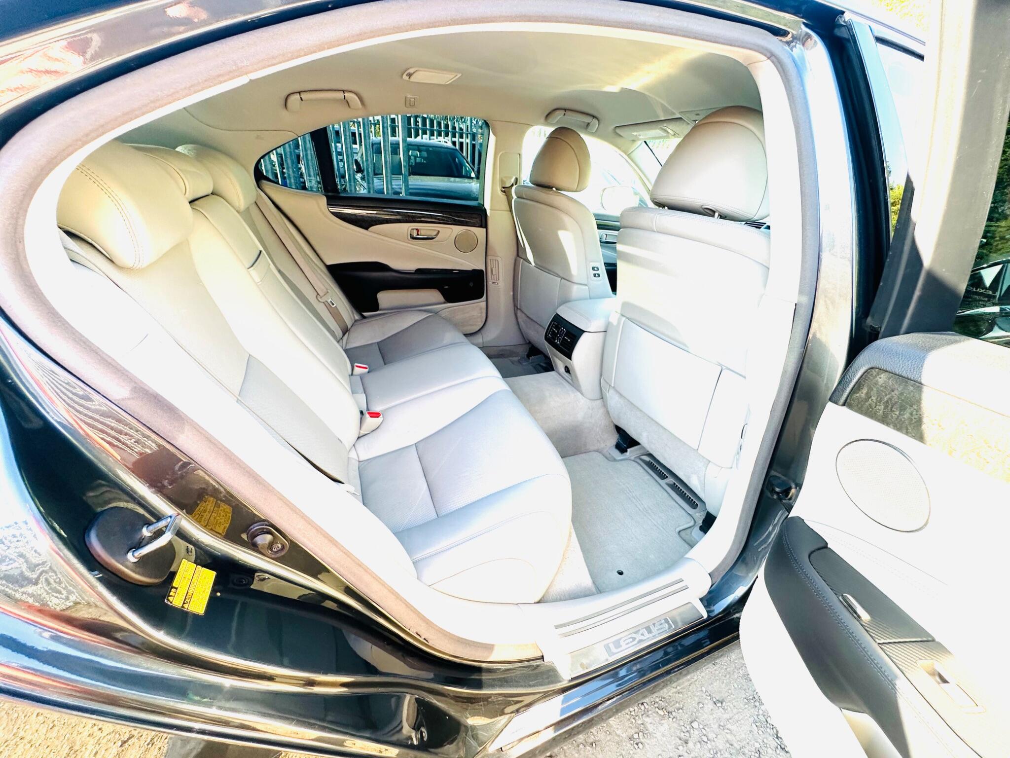 Lexus LS view 57