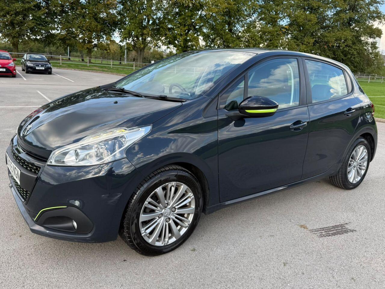 Peugeot 208 view 12