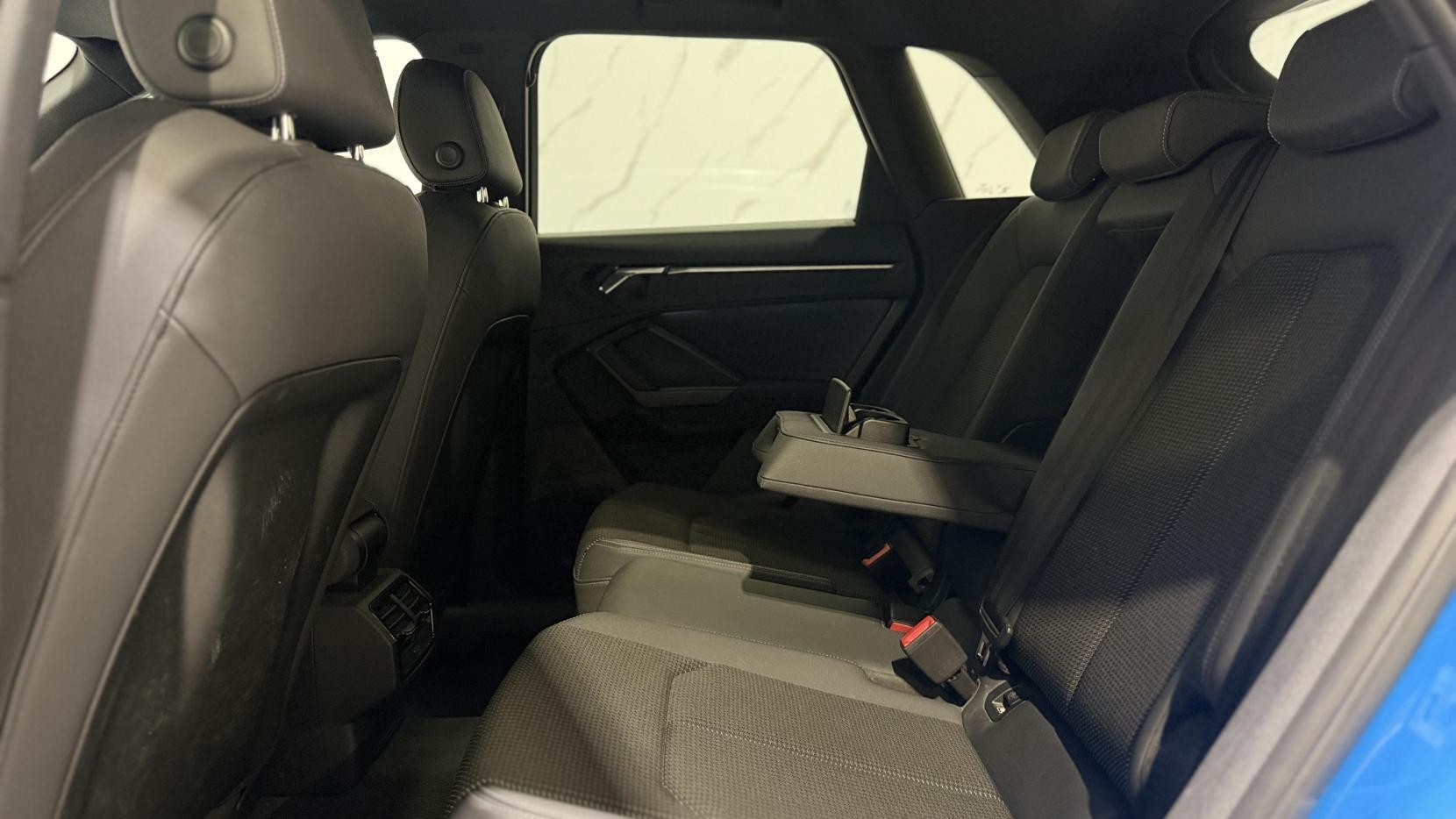 Audi Q3 view 9
