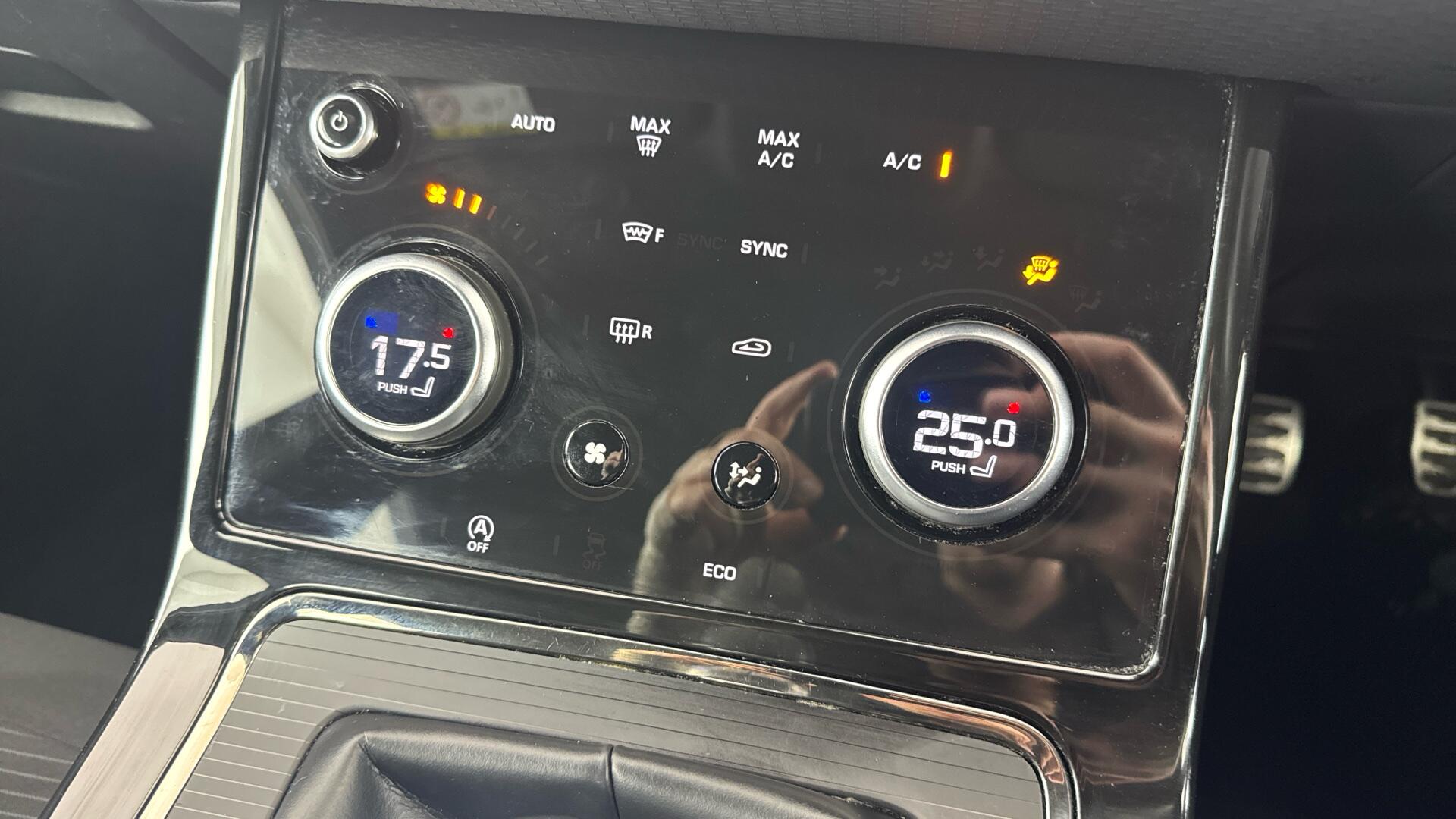 Land Rover Range Rover Evoque view 30