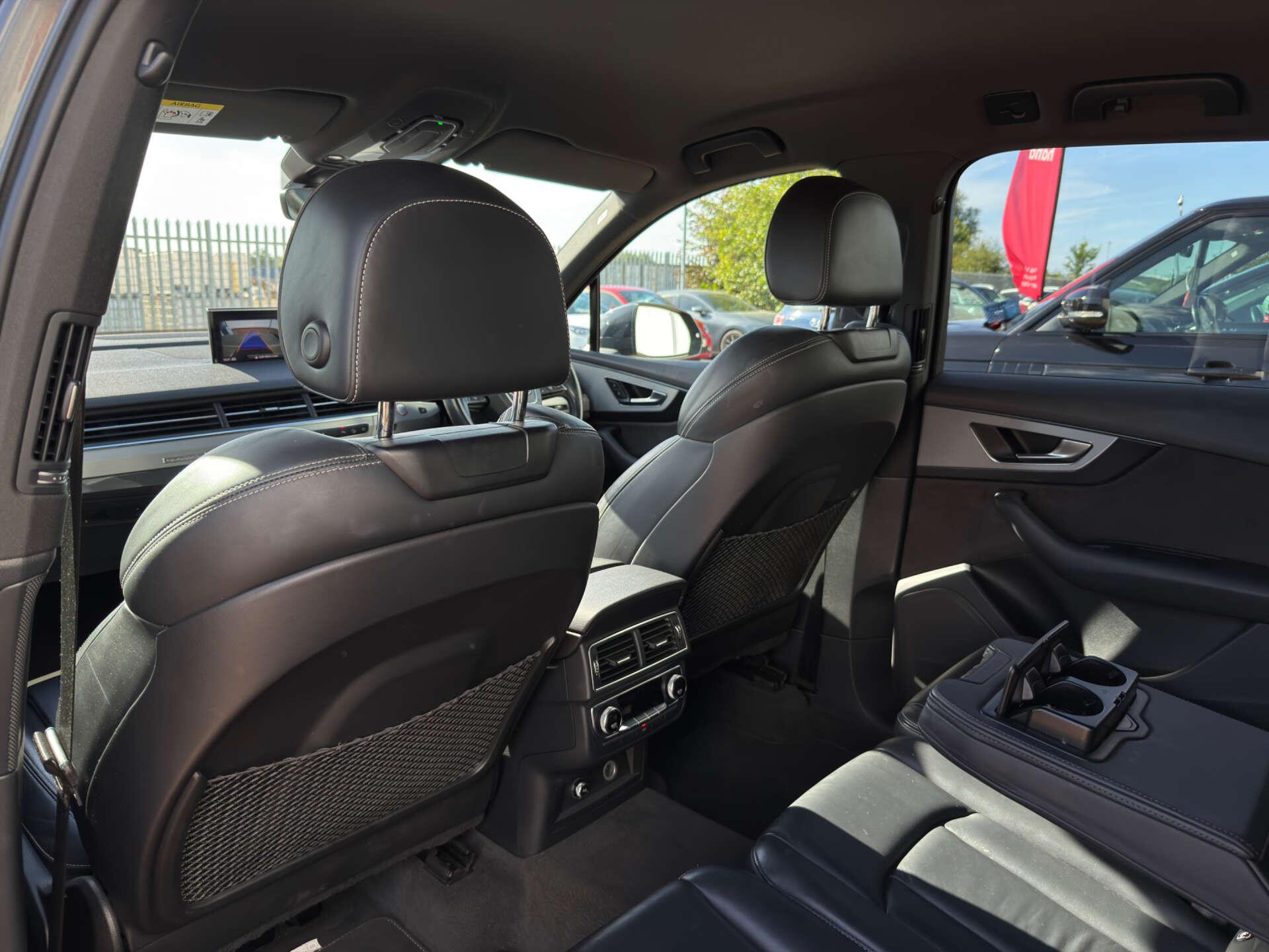 Audi SQ7 view 34