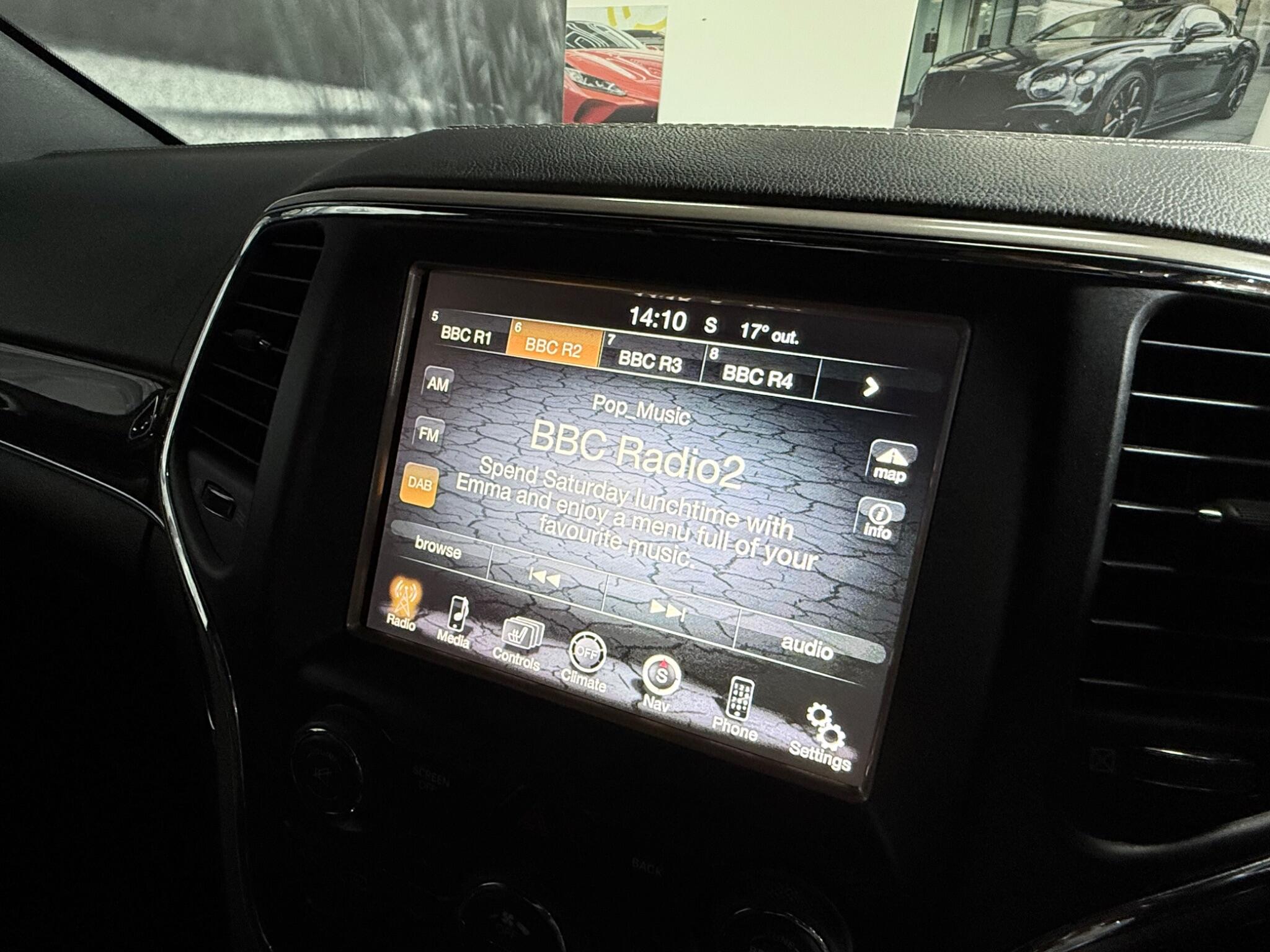 Jeep Grand Cherokee view 38