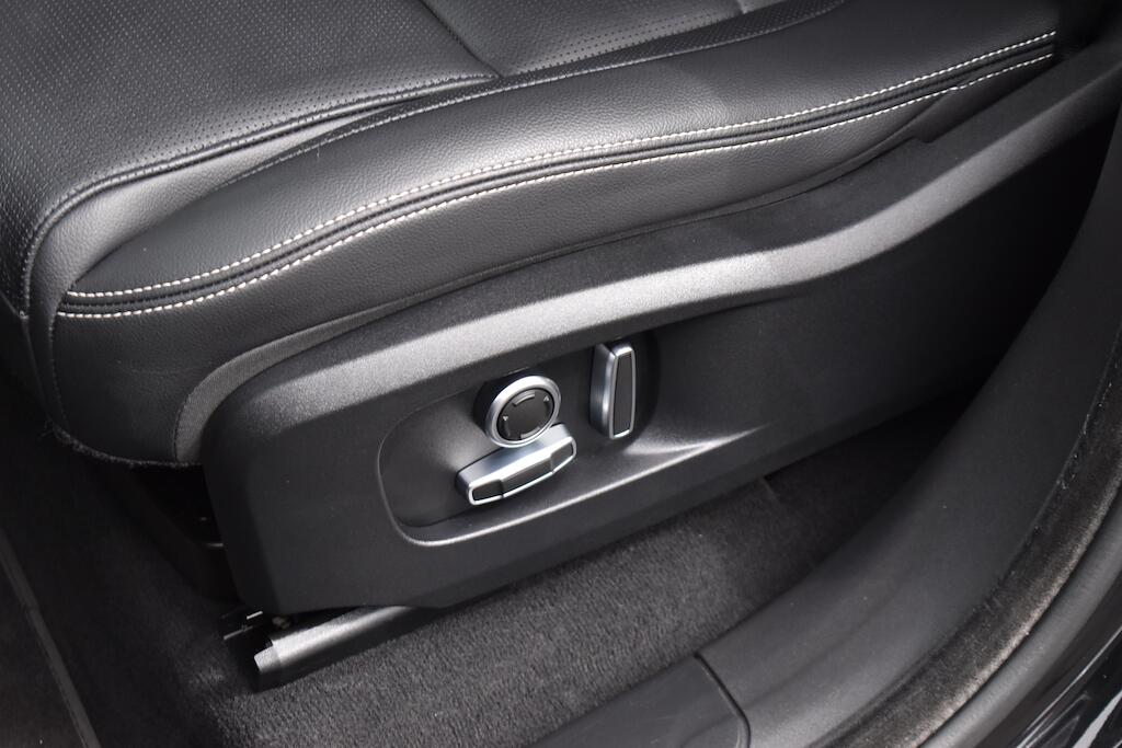Jaguar F-Pace view 40