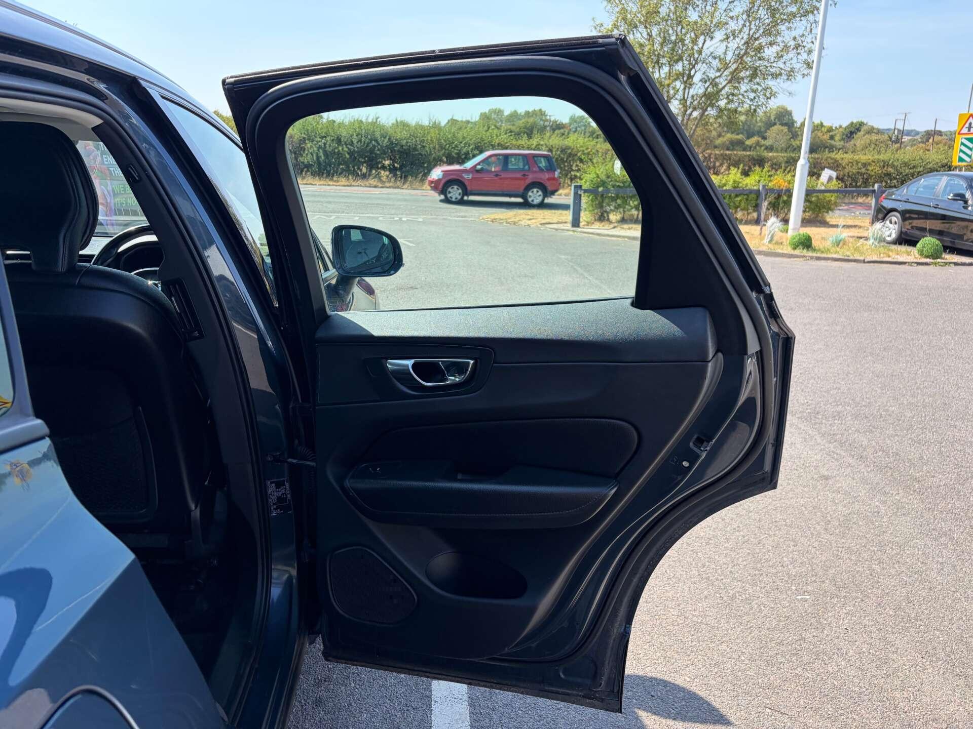 Volvo XC60 view 26