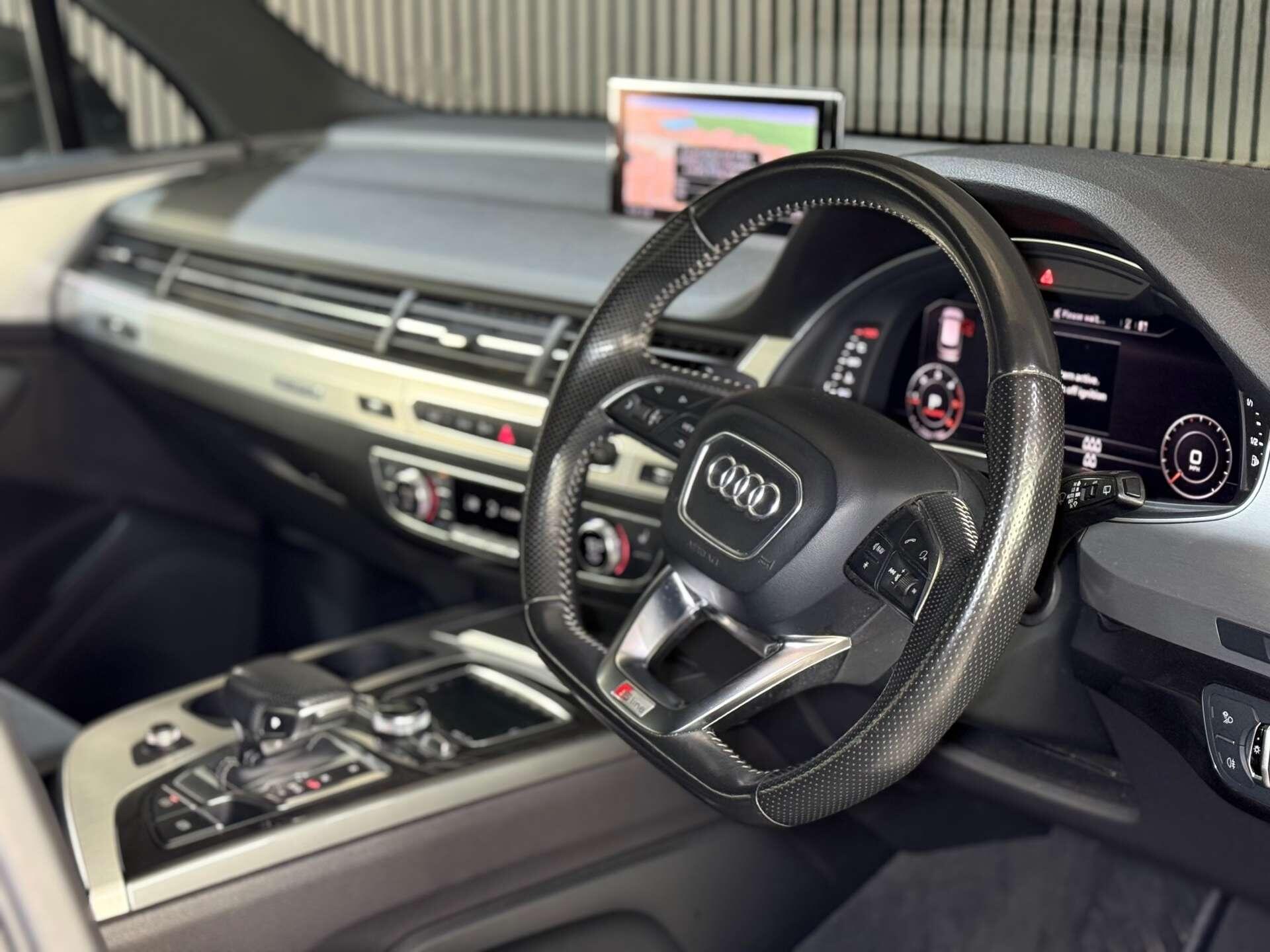 Audi Q7 view 28