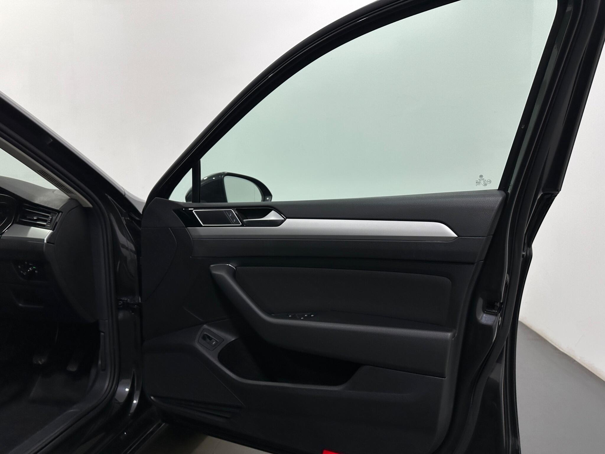 Volkswagen Passat view 34