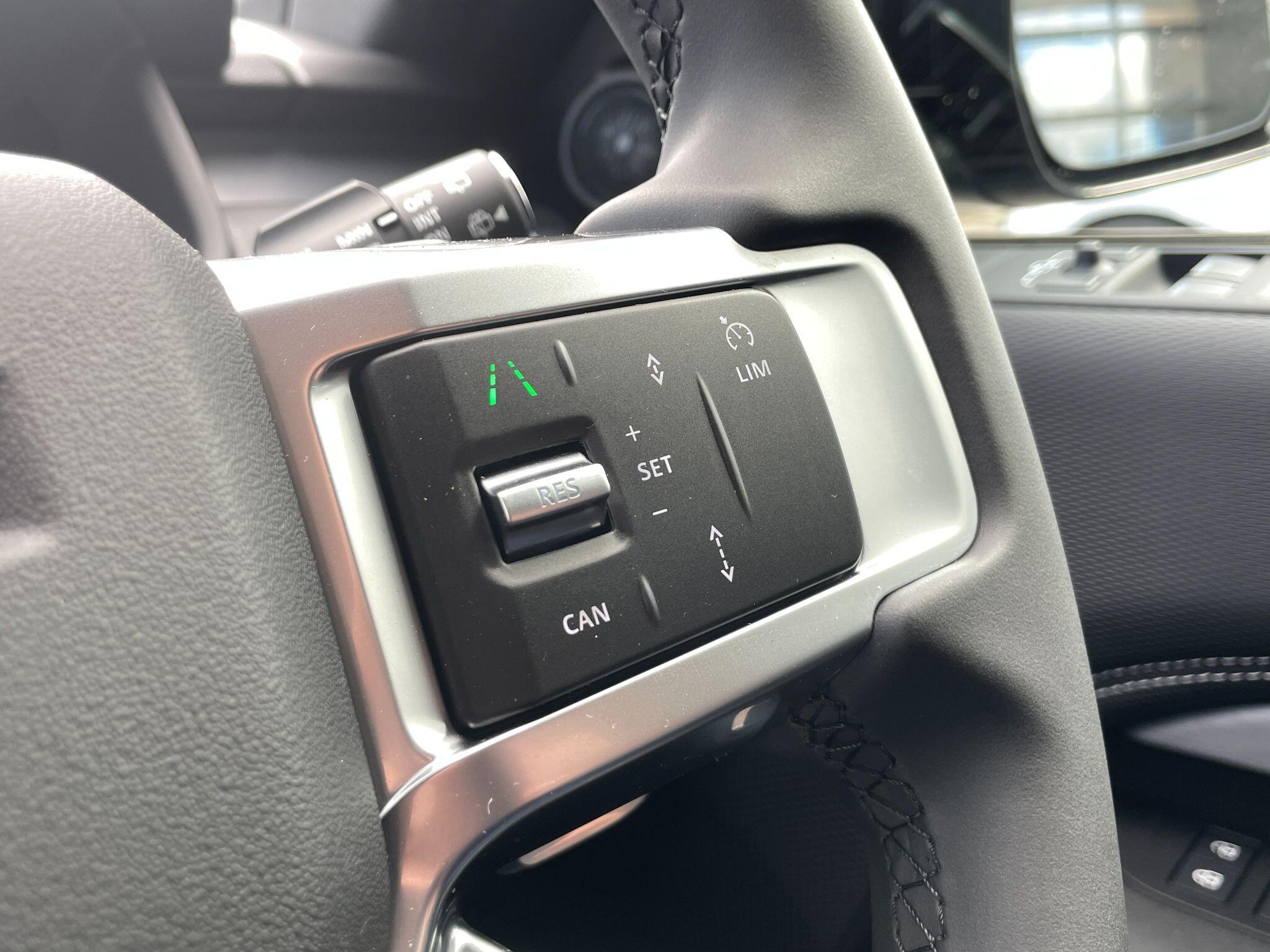 Land Rover Discovery view 22