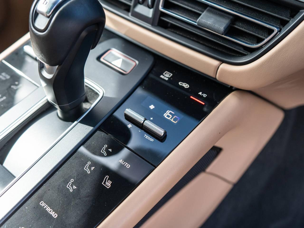 Porsche Macan view 33