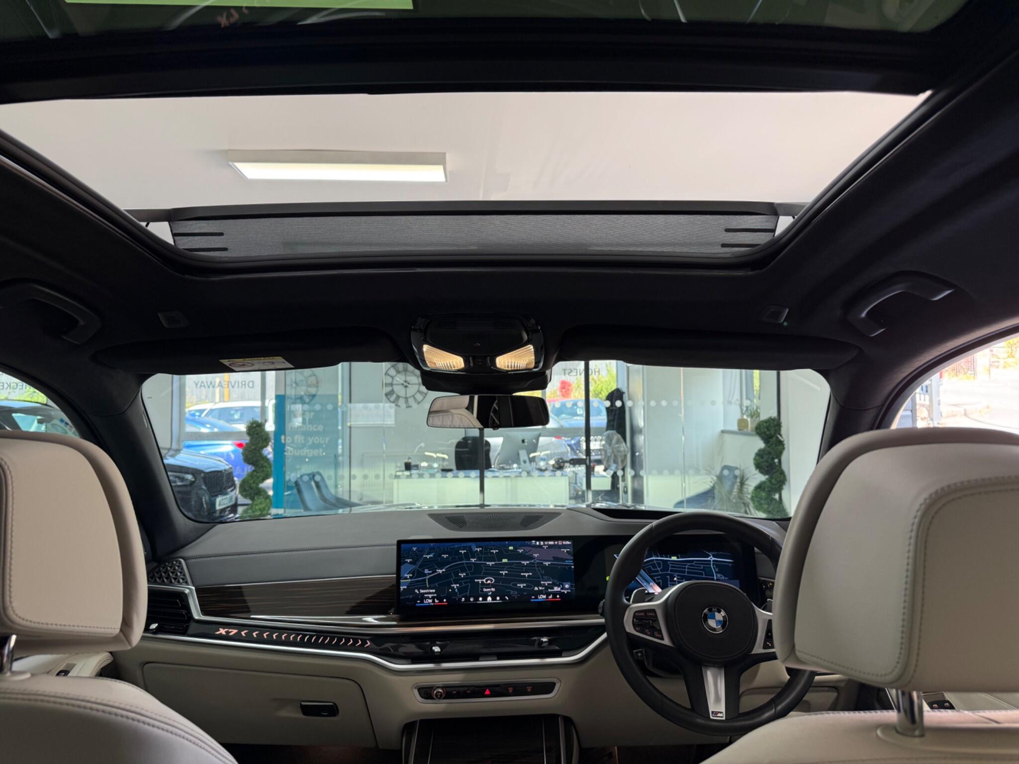 BMW X7 view 8