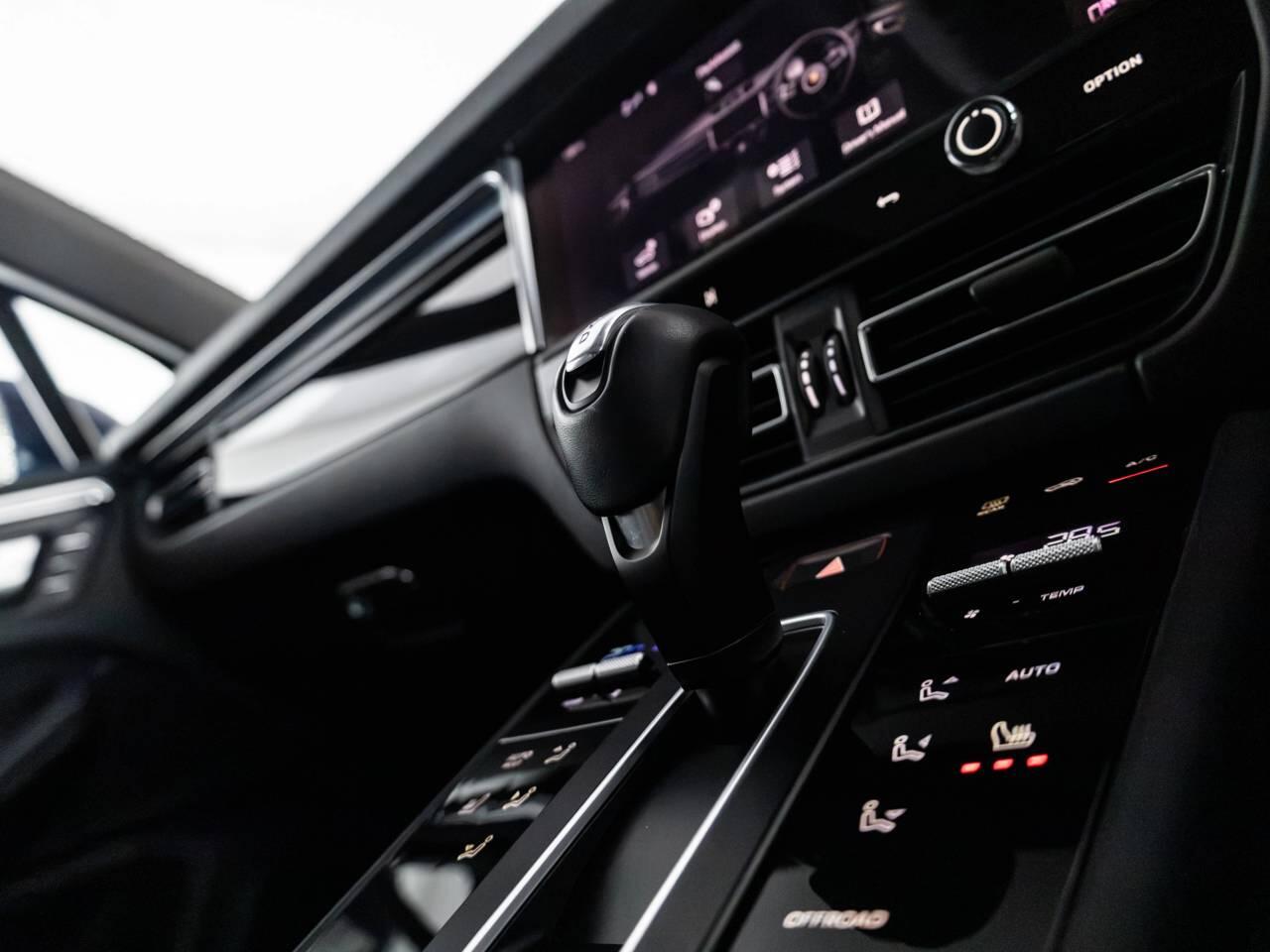 Porsche Macan view 20
