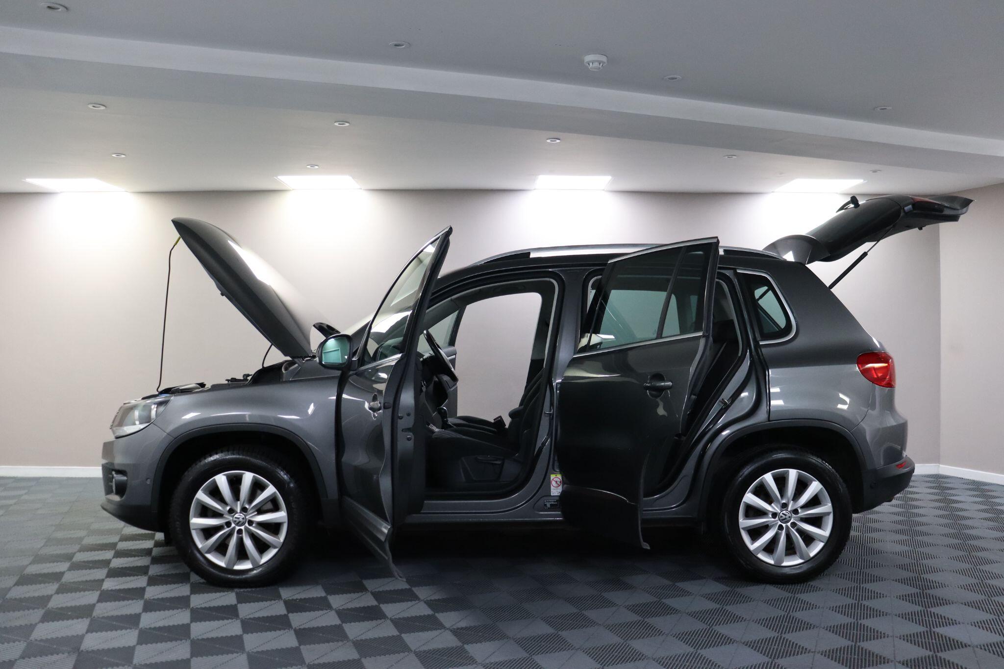 Volkswagen Tiguan view 6