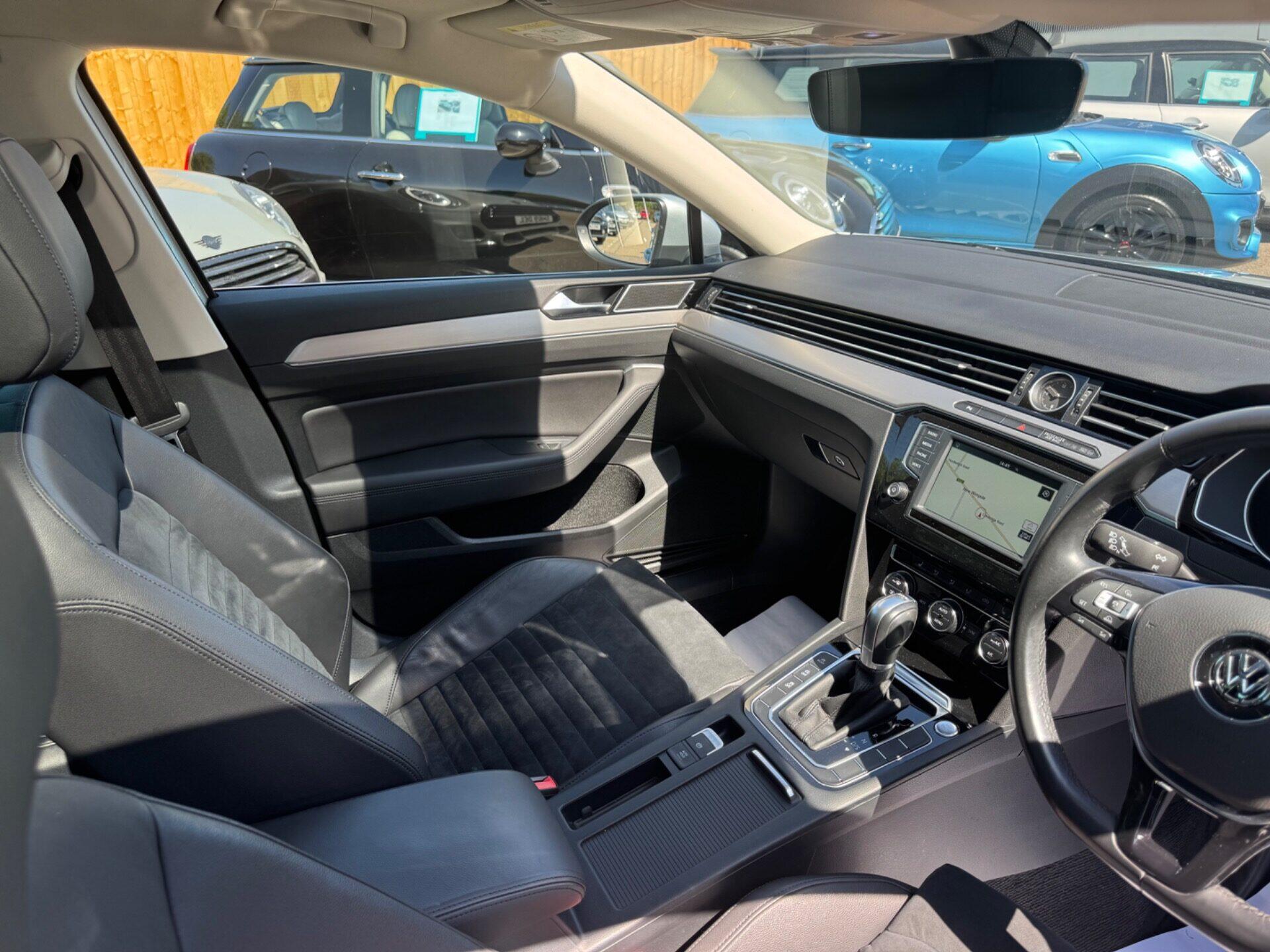 Volkswagen Passat view 36