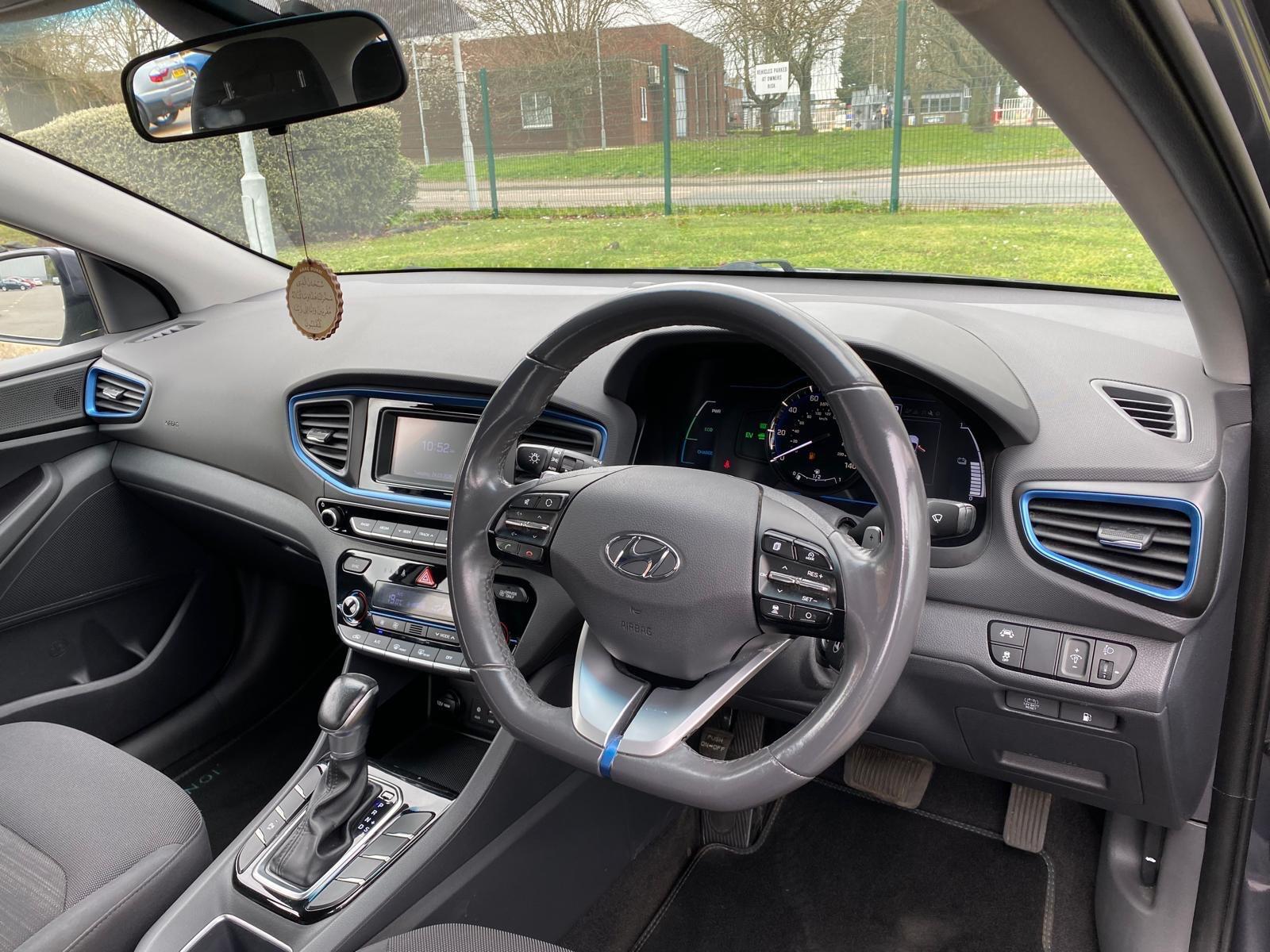 Hyundai Ioniq view 3
