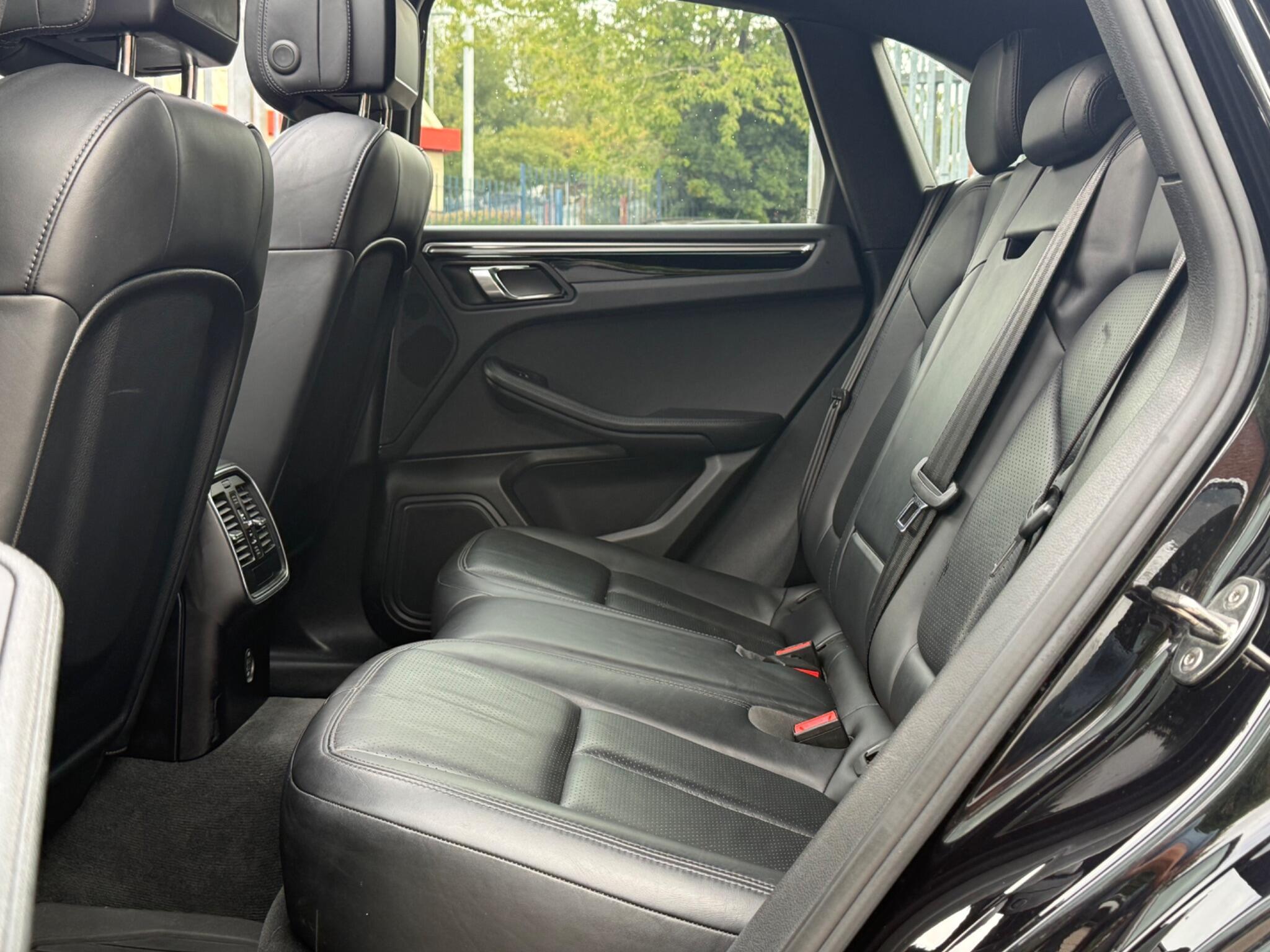 Porsche Macan view 15