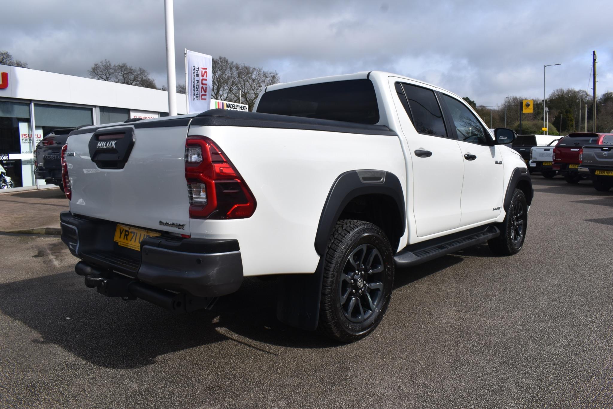 Hilux - 2.8 D-4D Invincible X 4WD Euro 6 (s/s) 4dr - Image 17