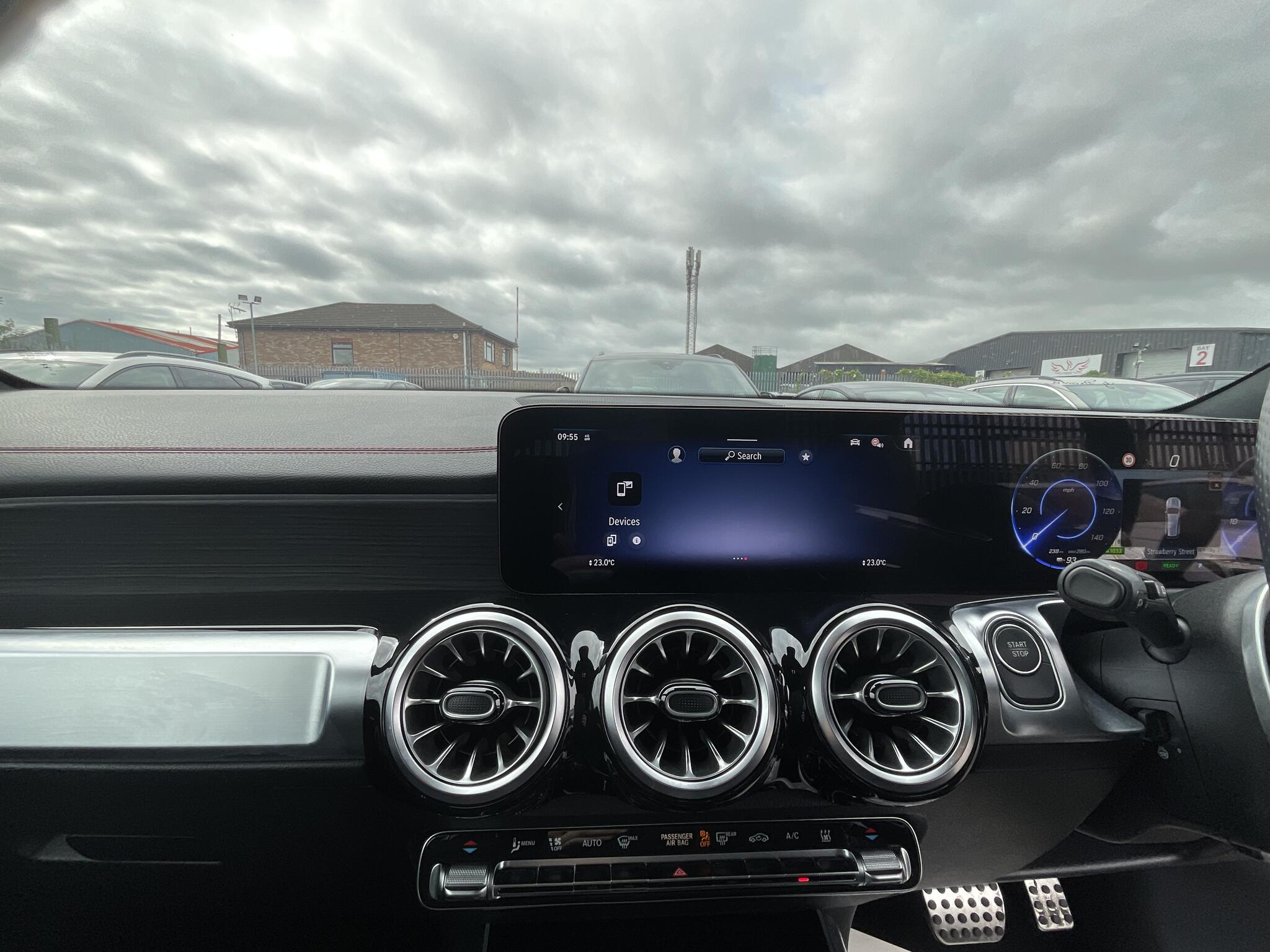Mercedes-Benz Eqb view 27