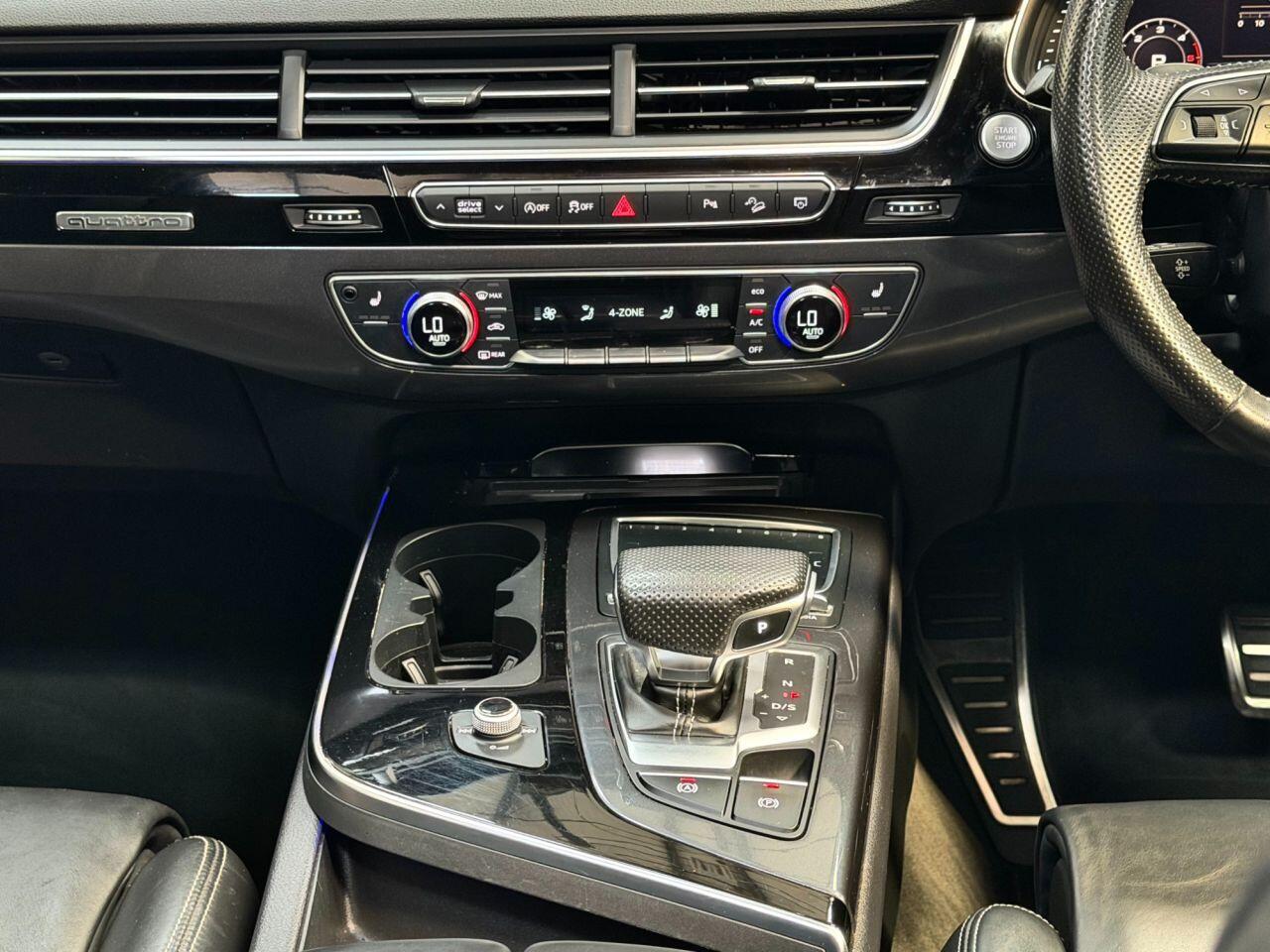 Audi Q7 view 28