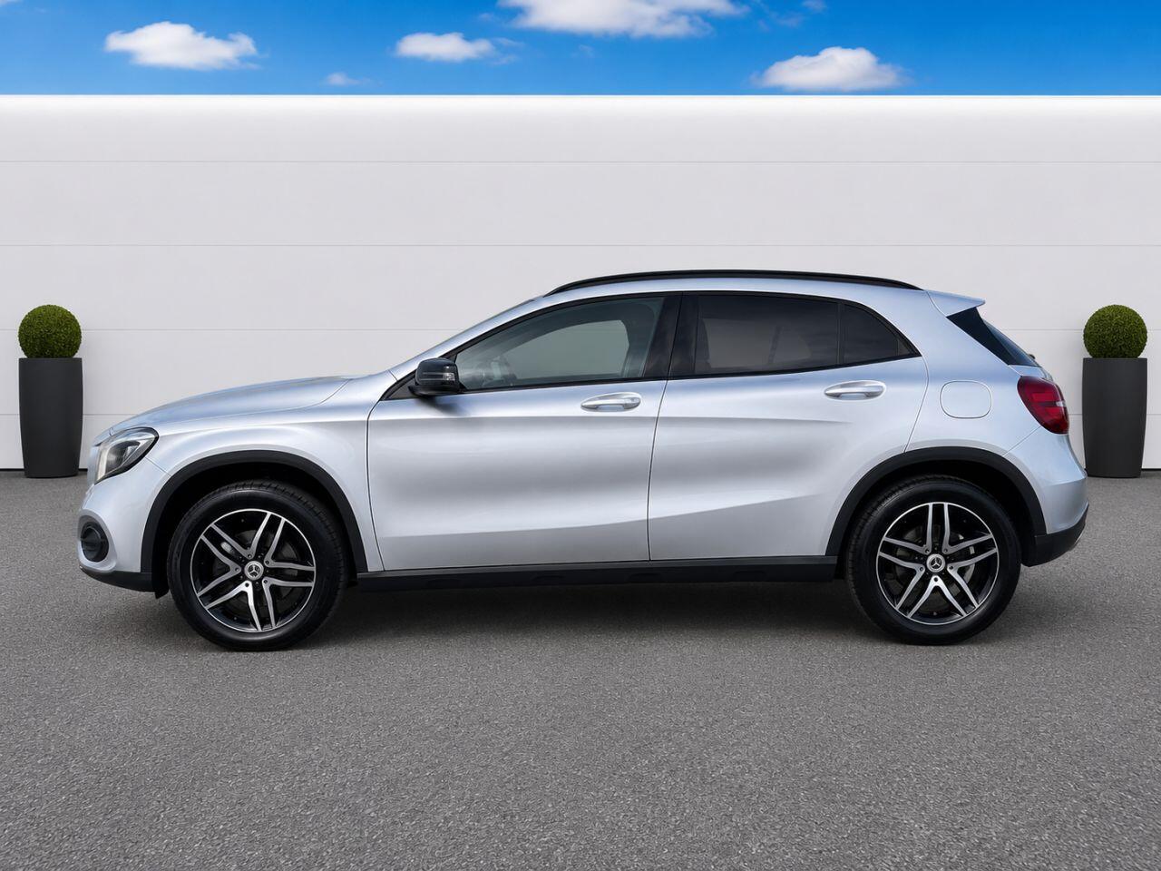 Mercedes-Benz Gla view 9