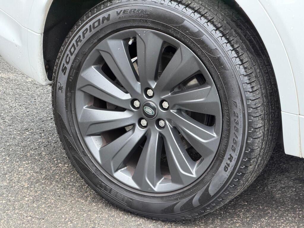Land Rover Discovery Sport view 55