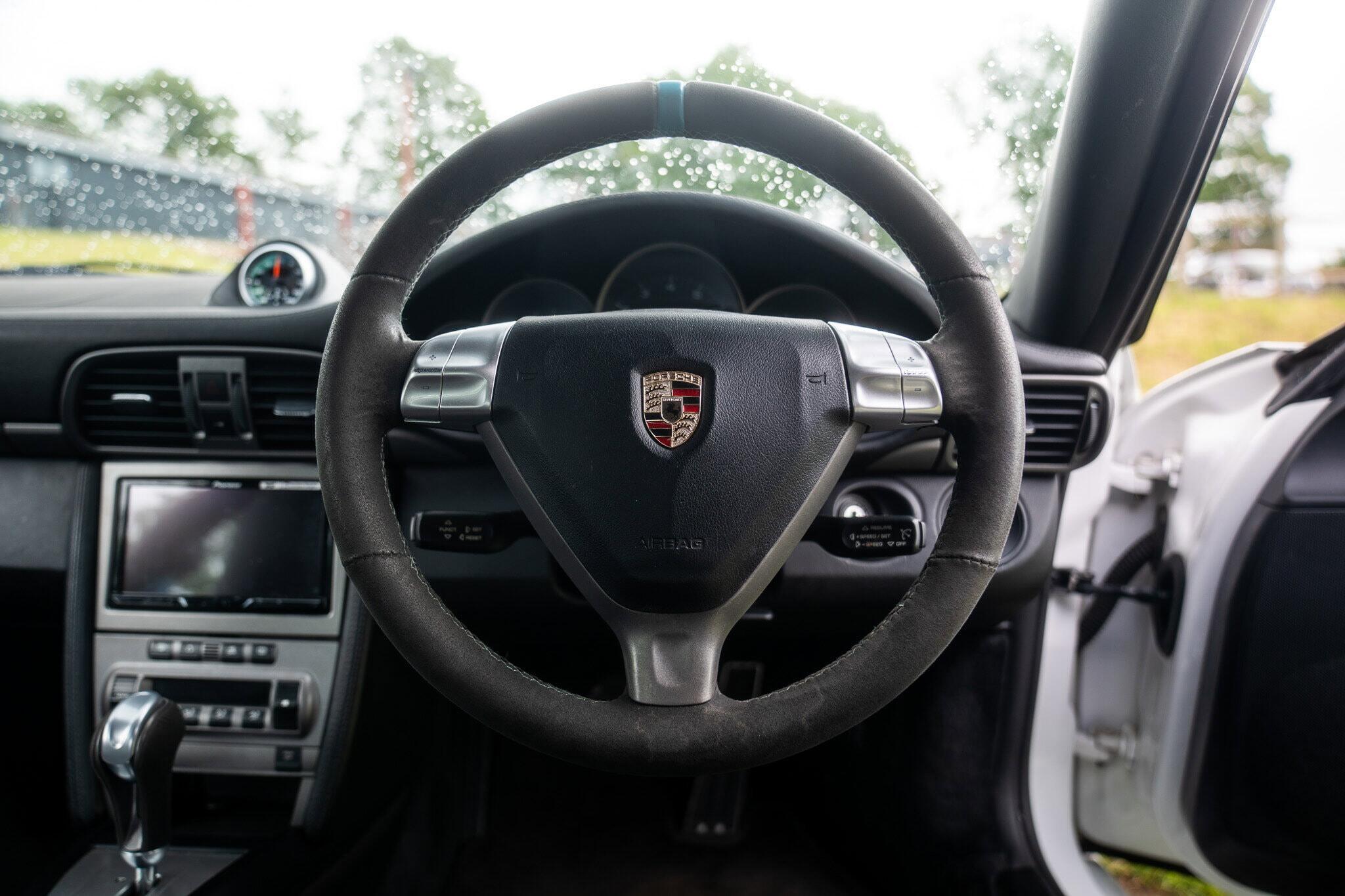 Porsche 911 view 22