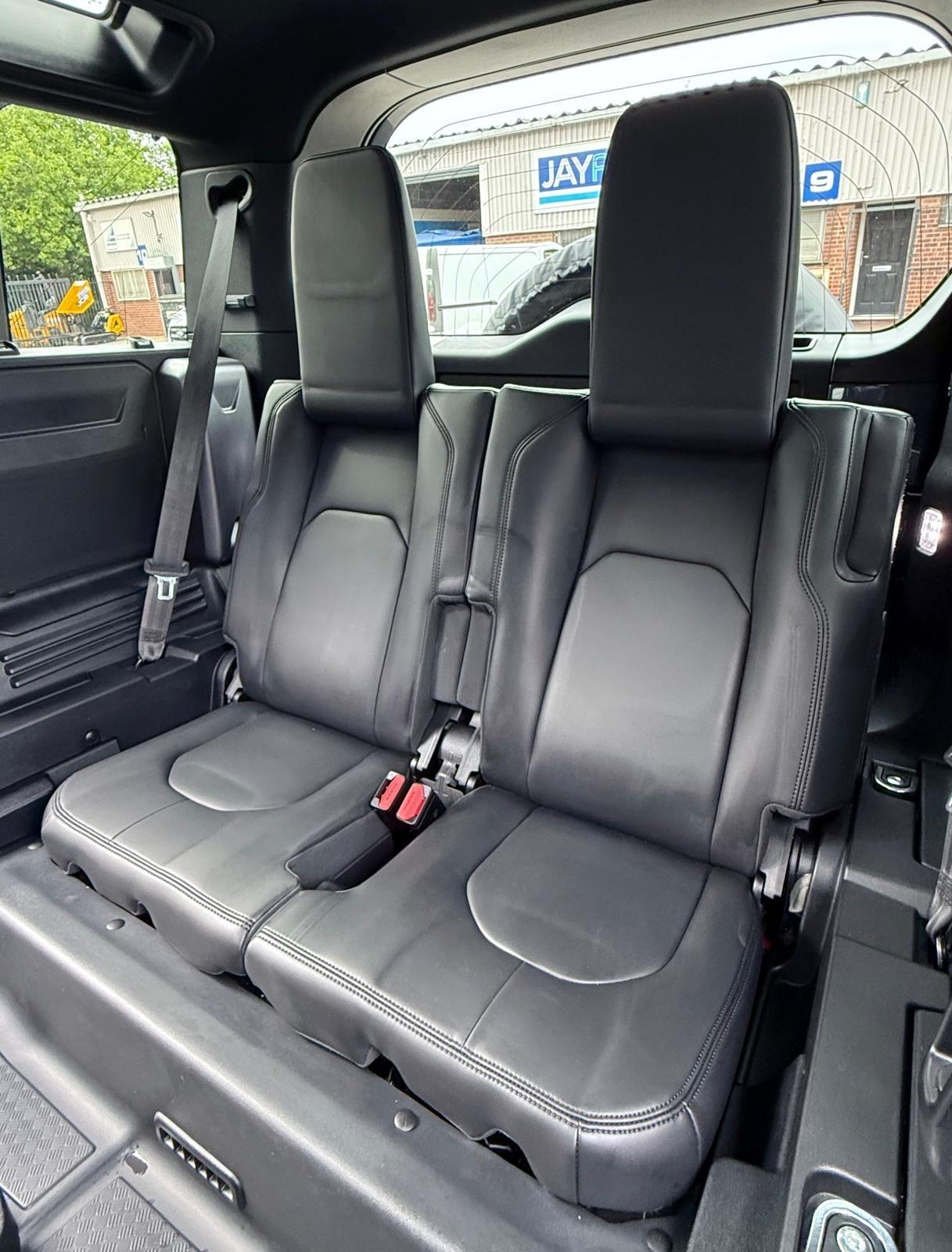 Land Rover Defender view 30