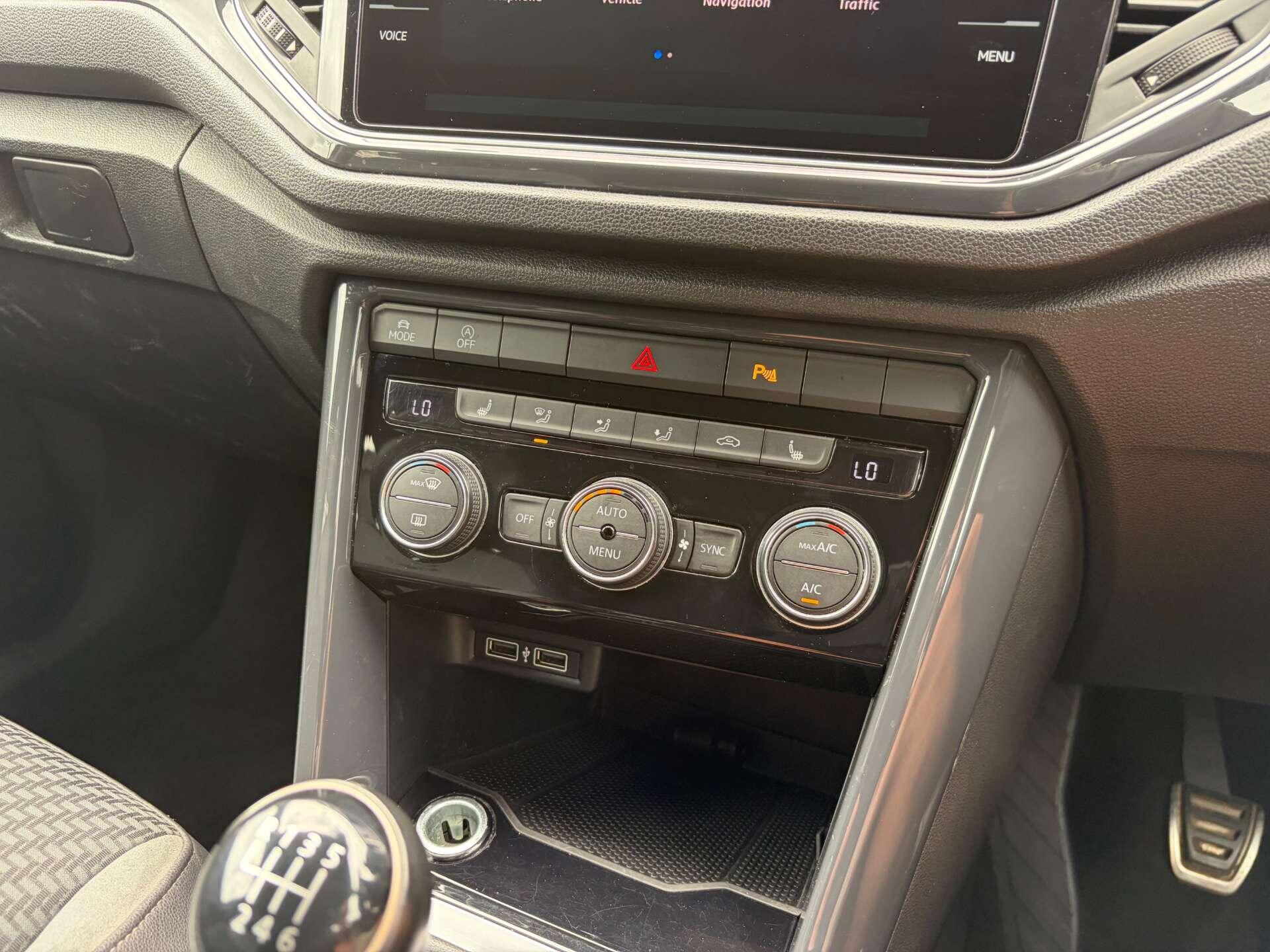 Volkswagen T-Roc view 38