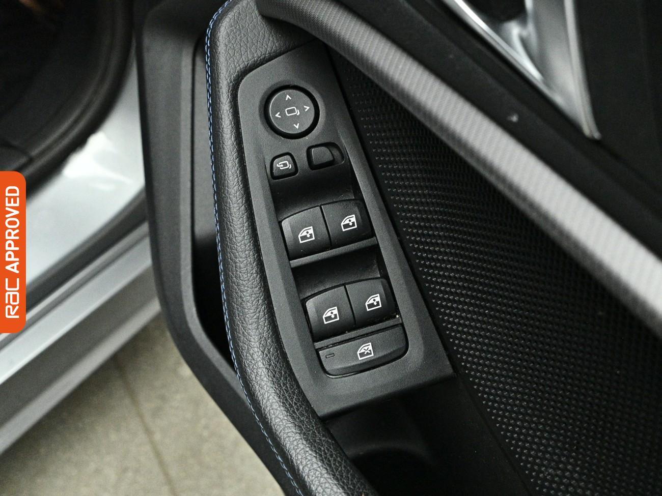 BMW 1 Series view 24